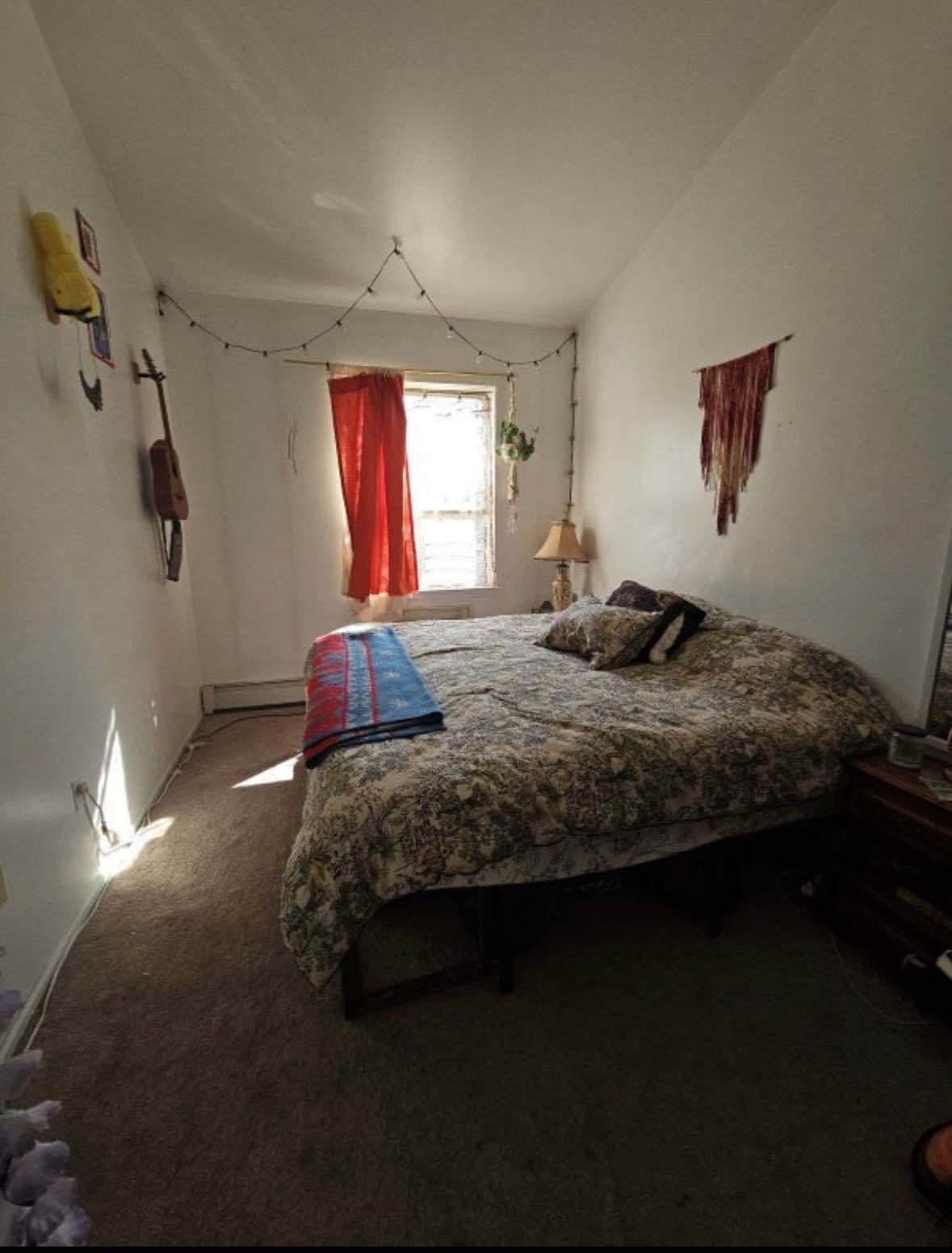 House of artists, musicians, event producers, lgbtq+ friendly 🫶🏳️🌈 Myself (32, female) and partner (36, male) are looking for someone to fill the other room in our 2 bedroom, 1 bath apartment. We both work hybrid schedules, so part remote and part onsite at events, sometimes traveling for a week at a time. 4/20 friendly ✨Totally cool with have gatherings here, as long as we have some notice beforehand. Looking for someone kind and creative - late 20’s to mid 30’s. Dm if interested ☺️