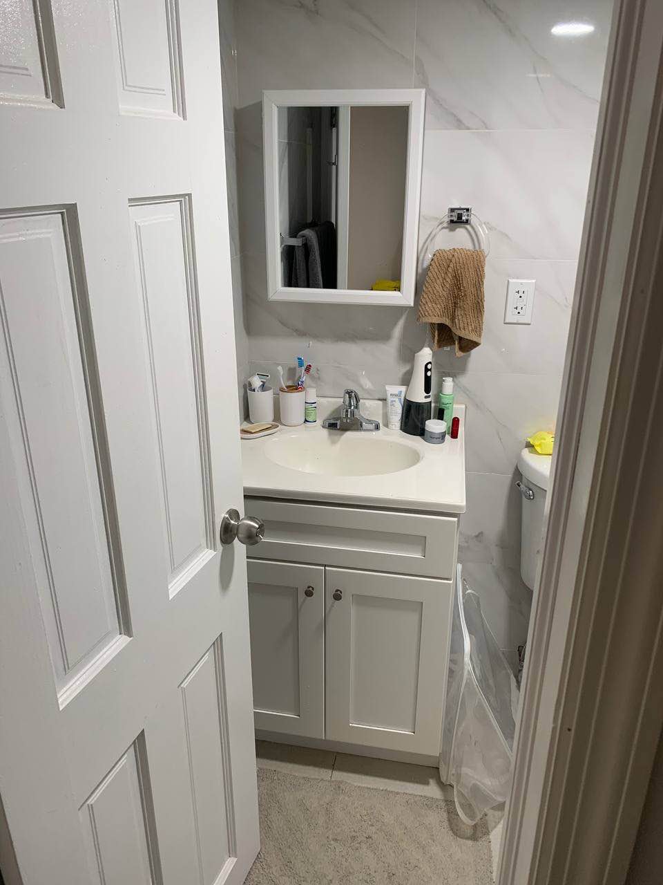 2 Bedroom, 2 Bathroom Apartment Available for Rent!
Experience the comfort and convenience of this fully furnished apartment, featuring brand new utilities and appliances. The spacious full-size kitchen and bathrooms offer plenty of room for relaxation and entertainment.
Rent: $700
Amenities include:
- Parking space
- Pet-friendly
- All utilities included: Hydro, Heat, Water, Refrigerator, Washer, Dryer, Electricity, Wi-Fi, and more!
Don't miss this fantastic opportunity! Message me for more details or to schedule a viewing.