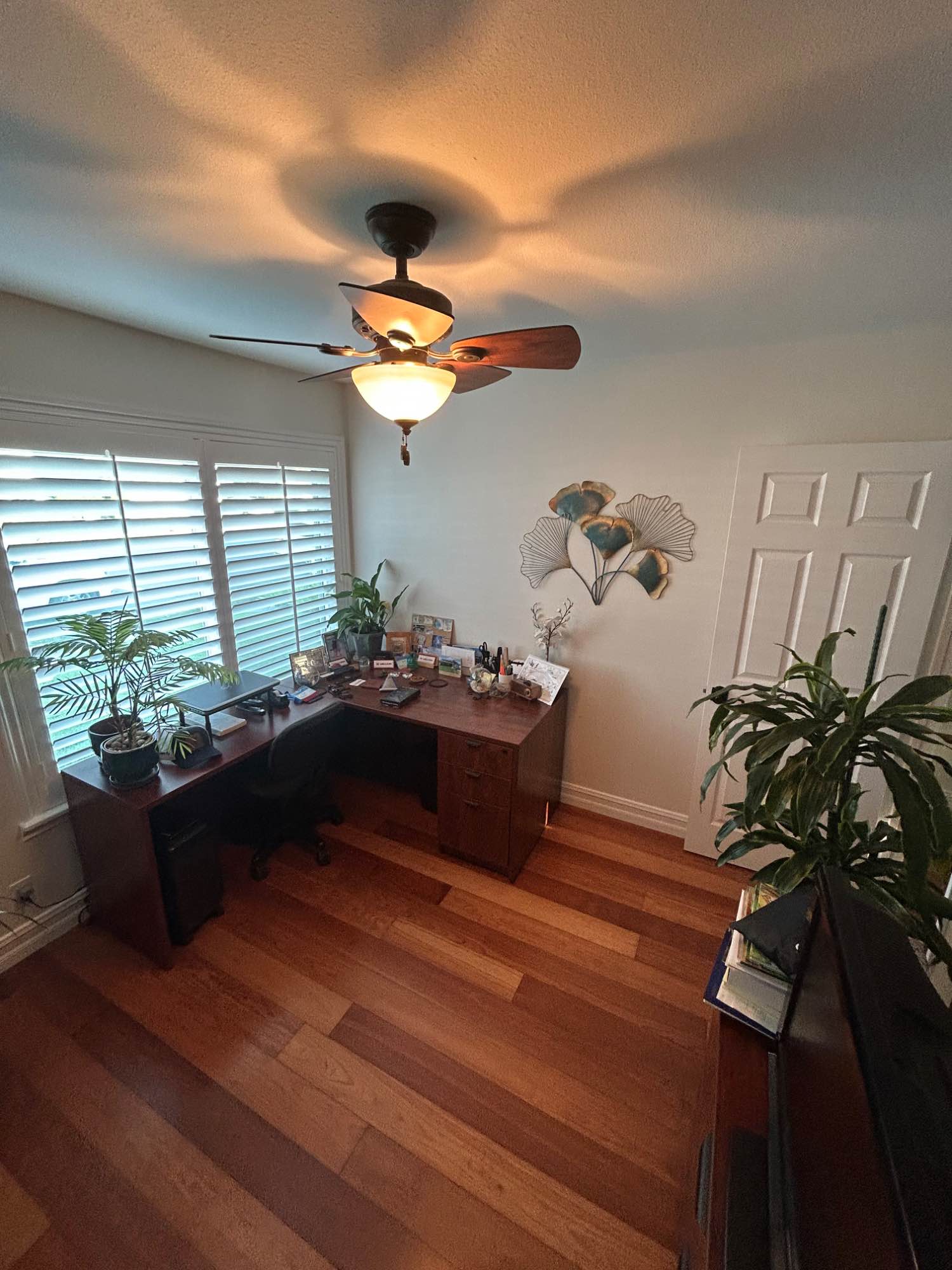 🌟 Looking for 2 Awesome Female Roommates in Fountain Valley! 🌟
We’re seeking two friendly, tidy, and responsible women (mid-20s to mid-30s) to join us in our cozy 4-bedroom, 2-bath home in Fountain Valley, right off Brookhurst & Heil. 
📅 Move-in: December 1st  
💰 Rent: $1,350 for the  smaller room (10x10)  $1,400 for the bigger room (10x13)

Utilities: $150 includes a cleaning lady a Gardner, water, trash, internet, and  electricity 
 🚫 No: Drugs, smoking, or overnight guests (when my daughter stays with me) 
About the home:

🏡 1,980 sq. ft. single-family home 
🛁 You’ll share a bathroom with one other roommate 
🛀 Hot tub for relaxing evenings 
🌱 Lovely garden with adorable ducks

🐶 Dog-friendly 
💪 Garage gym (free to use) 
✨ Built in 1968 – full of charm

About us: We’re a couple and I have a sweet 6-year-old daughter, so we value a clean, peaceful, and respectful environment. We’re looking for roommates who will treat the home as their own and enjoy living in harmony.
If you think you’d be a great fit, send me a message with a bit about yourself!


