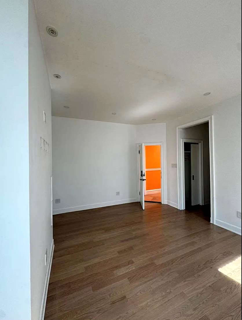 1,250 sq ft – four true bedrooms, plus a big living space. Perfect for roommates or a family.
Layout: High ceilings, lots of windows, and a living room that doesn’t feel like a hallway. Two full bathrooms = no morning battles.
Kitchen: Updated appliances and plenty of cabinets.
Location: 1 block from Prospect Park (Lincoln Rd entrance). Quick walk to the B/Q/S at Prospect Park station and the 2/5 at Winthrop.
Neighborhood: You’ve got PLG Coffee House, Silver Rice, Bluebird, Glou, & some of the best Caribbean food in the city right outside. Park Slope/Flatbush/Prospect Heights are all easy strolls away.

Available September 1 for move in
