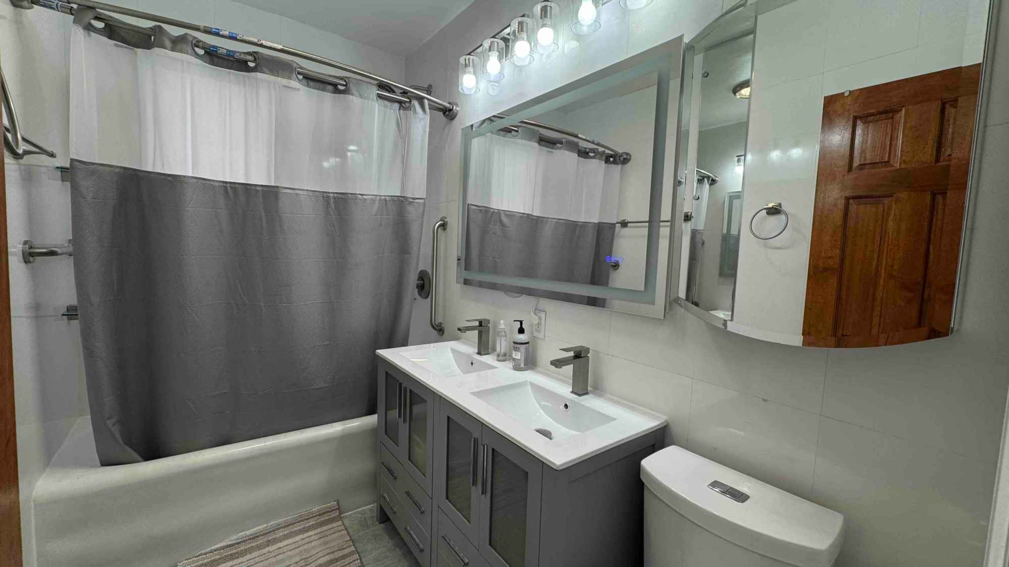 3 Rooms available for Rent – Prime Brooklyn Location 
📍 424 Linden Blvd, Brooklyn, NY 11203
$1100/month
$1300/month
$1500/month
Looking for a comfortable, affordable room in the heart of Brooklyn? This private room is available now in a clean, quiet apartment located at 424 Linden Blvd — just minutes from the 2 and 5 trains, restaurants, grocery stores, and Prospect Park.
🛏️ Room Features:
Private, spacious room with natural light
Furnished 
Closet space 
High-speed Wi-Fi and all utilities included. 
🚿 Shared Amenities:
Clean, well-maintained shared bathroom
Washer and Dryer
Quiet, respectful roommates
🛒 Neighborhood:
Located in East Flatbush, steps from shopping, dining, and transportation
5 mins to Kings County Hospital & SUNY Downstate
20 mins to Downtown Brooklyn by train
🚇 Close to: 2, 5, B41, B44 bus lines
📆 Available:Asap