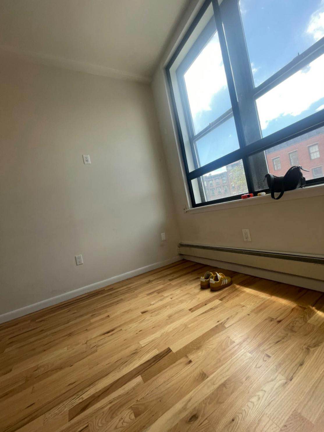 1 bedroom available in Prospect Heights on Flatbush beginning August 1. Looking for a clean, easy-going, and responsible person to take over a room in a 3 bed, 1 bath apartment. Great location! Live with 2 great ladies in the heart of Brooklyn. Close to bars, transportation, and laundromat down the street. 

$1065 per month + around $100 per month for utilities (wifi, con ed, and national grid). No AC, but available for a window unit. 

Security deposit (one month) + 1st month due at sublease signing. Sublease will run from August 2025-August 2026.

Please tell me a little about yourself in your email! No smoking, couples, or parties! Must be extremely clean and considerate. Women only please!

Proof of income and references required. 

Thanks! 