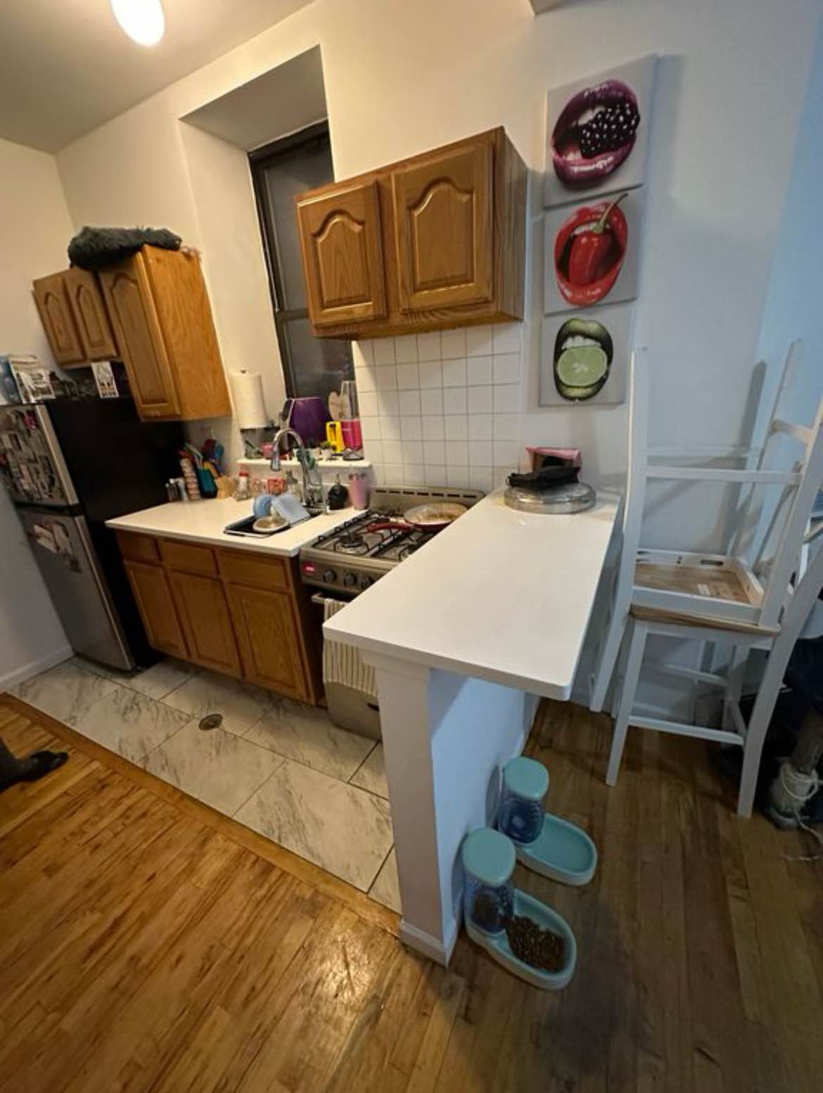 Looking for someone to occupy my private apartment. It's the top floor of a 3-story building, so you get some privacy. The place has wood floors in living area and bedroom. High ceilings, making it feel comfy and open, plus you'll get plenty of natural light flooding in. Living here puts you right in the mix lively scene, with parks, restaurants and bars nearby.
Apartment is 1 block away from the train. Lived here for over 5 years and absolutely love this apartment and neighborhood.

I work in tech publishing - I love movie nights, dinners with friends, long walks around the city, and all manner of arts and crafts.

Seeking someone that is easy-going, clean and transparent.

Thank you