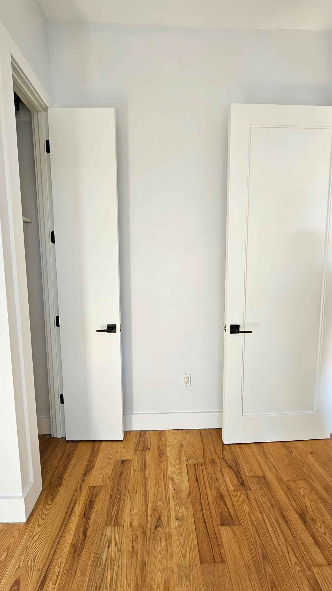 Looking for 2 roommates for 11/1
Pls let me know if you have any leads
Must be okay with cats
3 bed 2 bath, East Bushwick
Must be able to sign lease