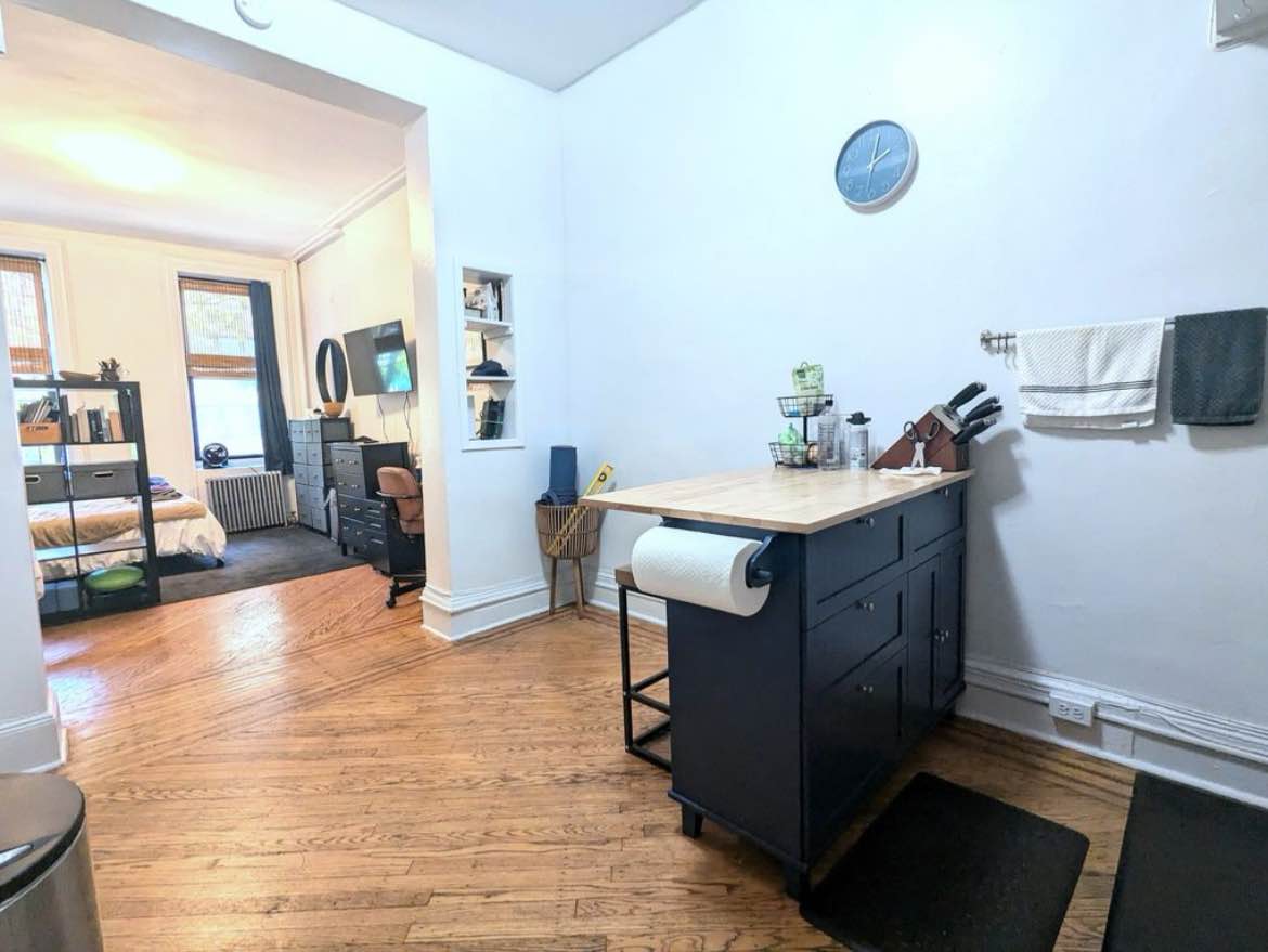 Bright and modern apartment in the heart of Hell’s Kitchen. Features hardwood floors, stainless steel appliances, granite countertops, and ample closet space. Large windows flood the space with natural light. Building amenities include a 24/7 doorman and laundry room. Steps from Broadway theatres, restaurants, and subway lines (A, C, E, 1, 2, 3). Available now.