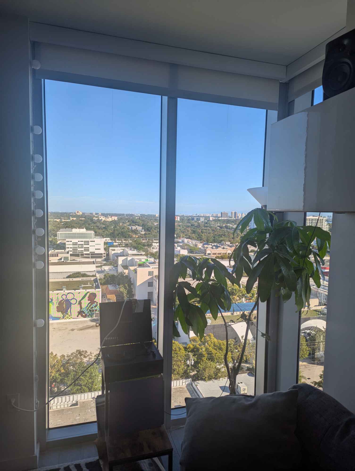 A perfectly situated apartment, near i95 with easy access to The Beach, Wynwood/Little River and Downtown/Brickell. The views from the living room are amazing and it's nice and spacious for 2.

The apartment comes furnished other than the bedroom you'll be taking over. We also have a gym and a pool onsite.

Looking for a new roommate to move in with similar interests ideally! I'm a British guy who moved to Miami last year from London, I am into music, being active and am currently learning Spanish. I'm very open and sociable.