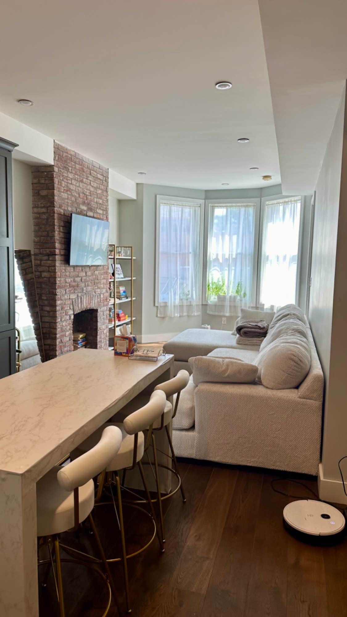 Room available in cozy and peaceful Williamsburg apartment! Apartment has a spacious living room and kitchen great for cooking, watching tv, and hosting small gatherings. Bedroom is on the smaller side but has a closet and our old roommate fit all the essentials (full bed, desk, dresser)