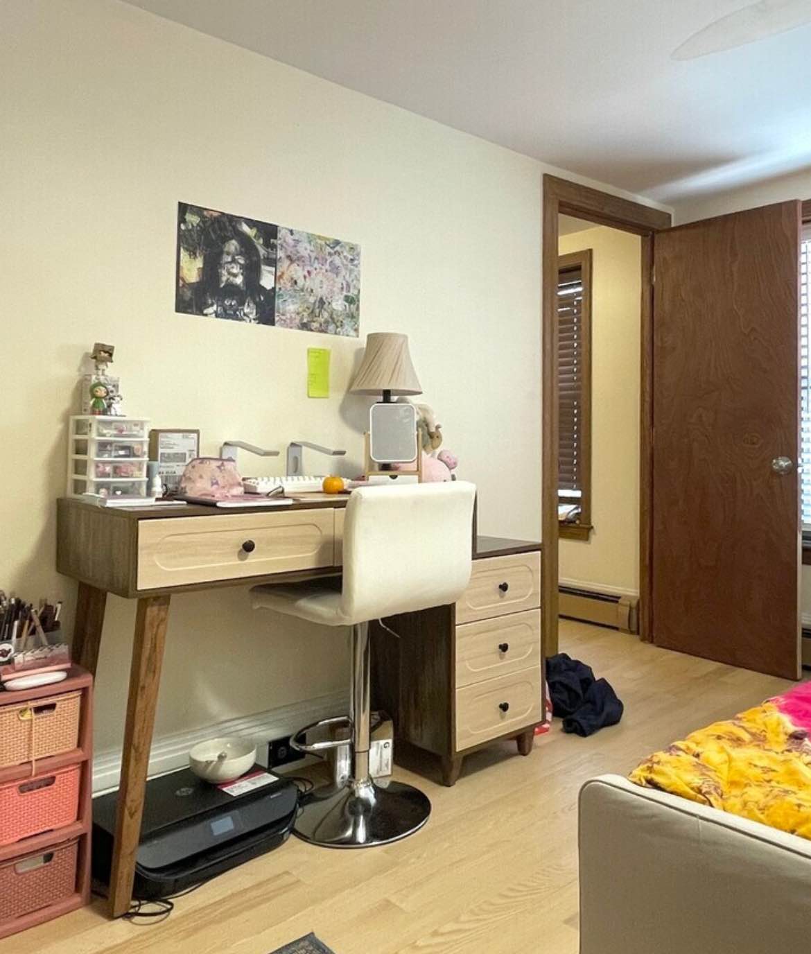 This cozy one-bedroom apartment is now available. It has been lovingly cared for and is ready for you to move in. Perfect for a single person or a couple starting their journey together. Reach out to Ashahgsag@gmail.com to see it today!
