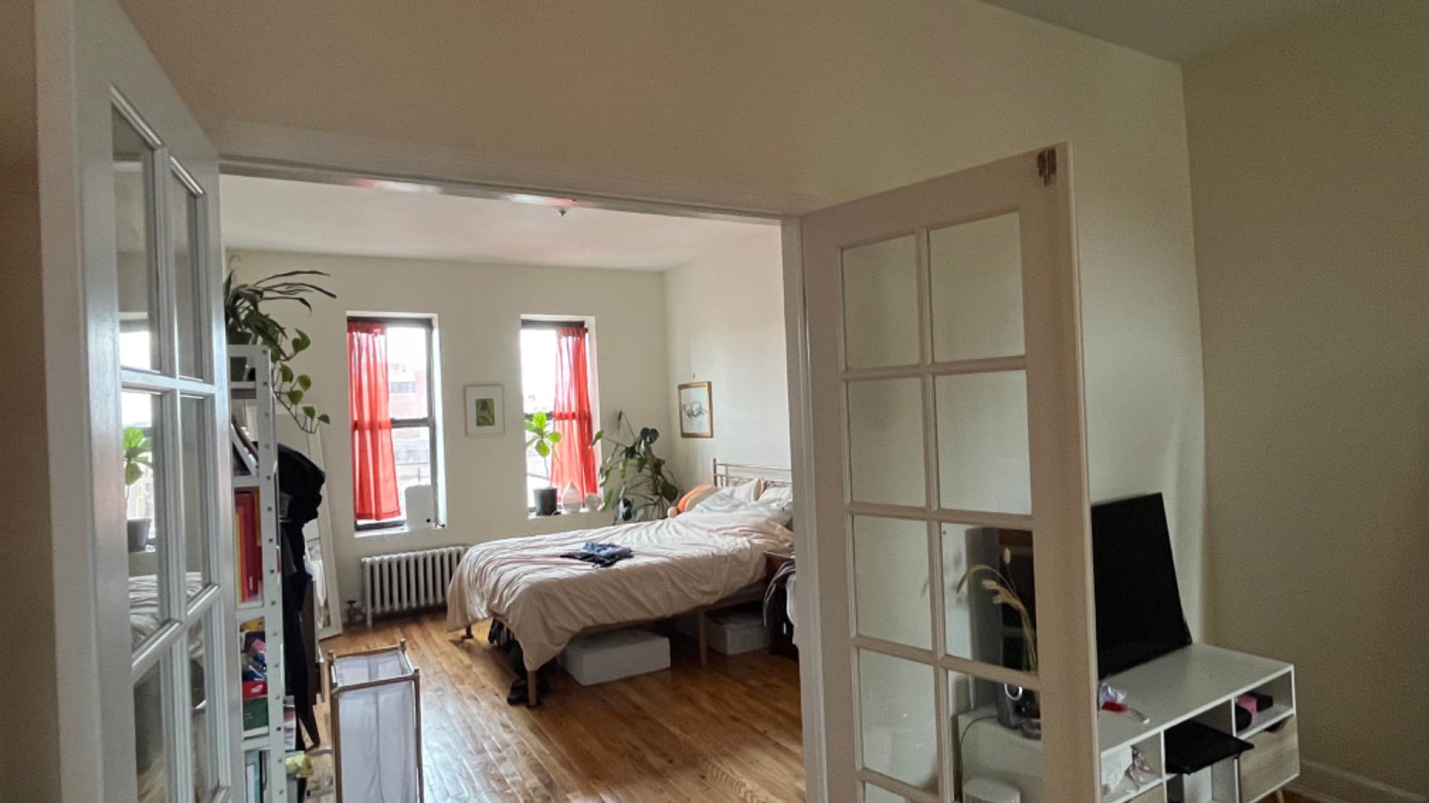 Light filled one bedroom with French doors, a TV and speakers. Stocked kitchen!

You will pay electricity utilities. I am transitioning between apartments so some things like my desk, books, and clothes will be moved out. Perfect since you can store your clothes there!

Subletting Dec $1600 or $500/week. Option to apply for the lease Jan 1, rent would be $1845/mo.