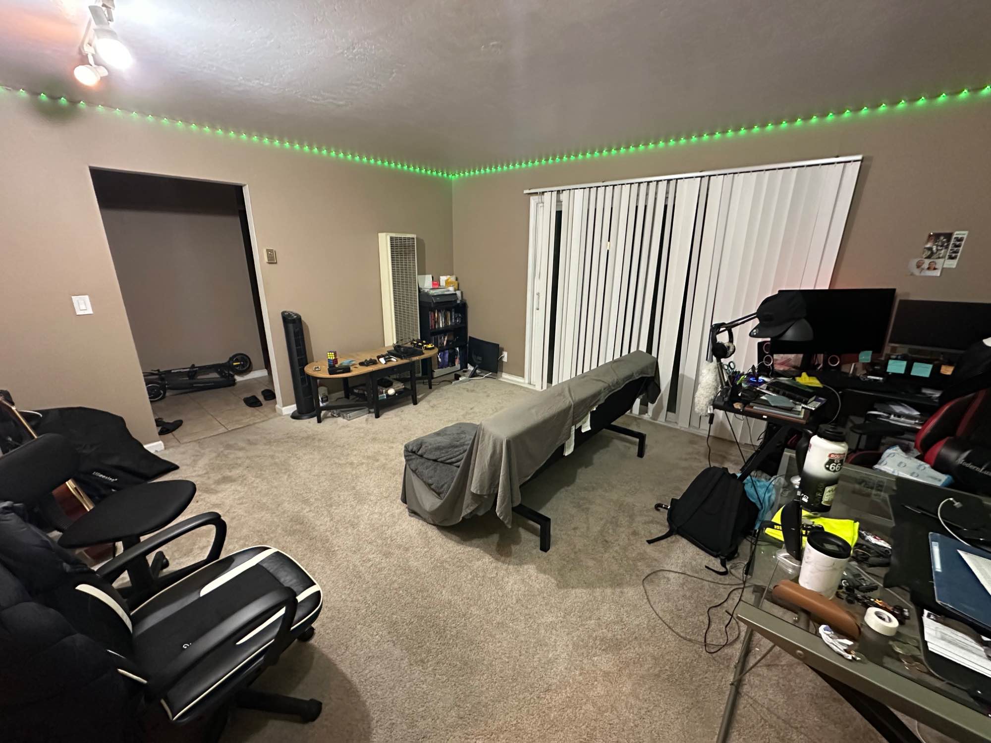 Hello! Looking for someone to rent a living room for 900$ (if one person), and 550$ each if 2 people. Deposit is 500$. A male from DeAnza college is staying in the private room. Laundry on site. Wifi available 