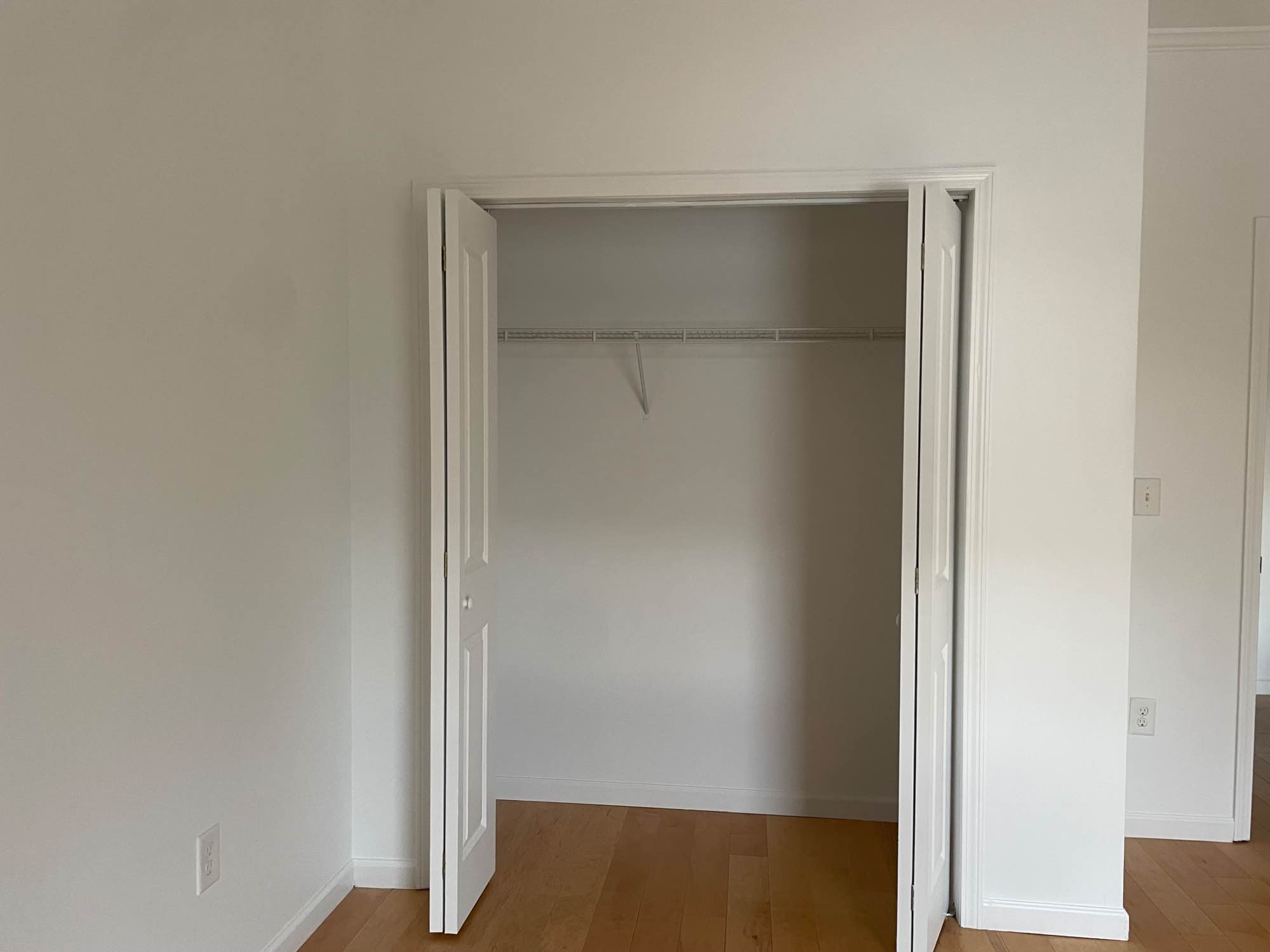 Hi there! I’m a student going to Hofstra University and looking for a roommate as my current one plans to move out. The apartment is like a duplex. You’ll have your own private room, it’s not furnished but does have a mattress. You’ll have your own bathroom. There’s apartment is quite large, we have a living room space and kitchen. Must be comfortable with pets!! I have a small yorkie named Lila. 