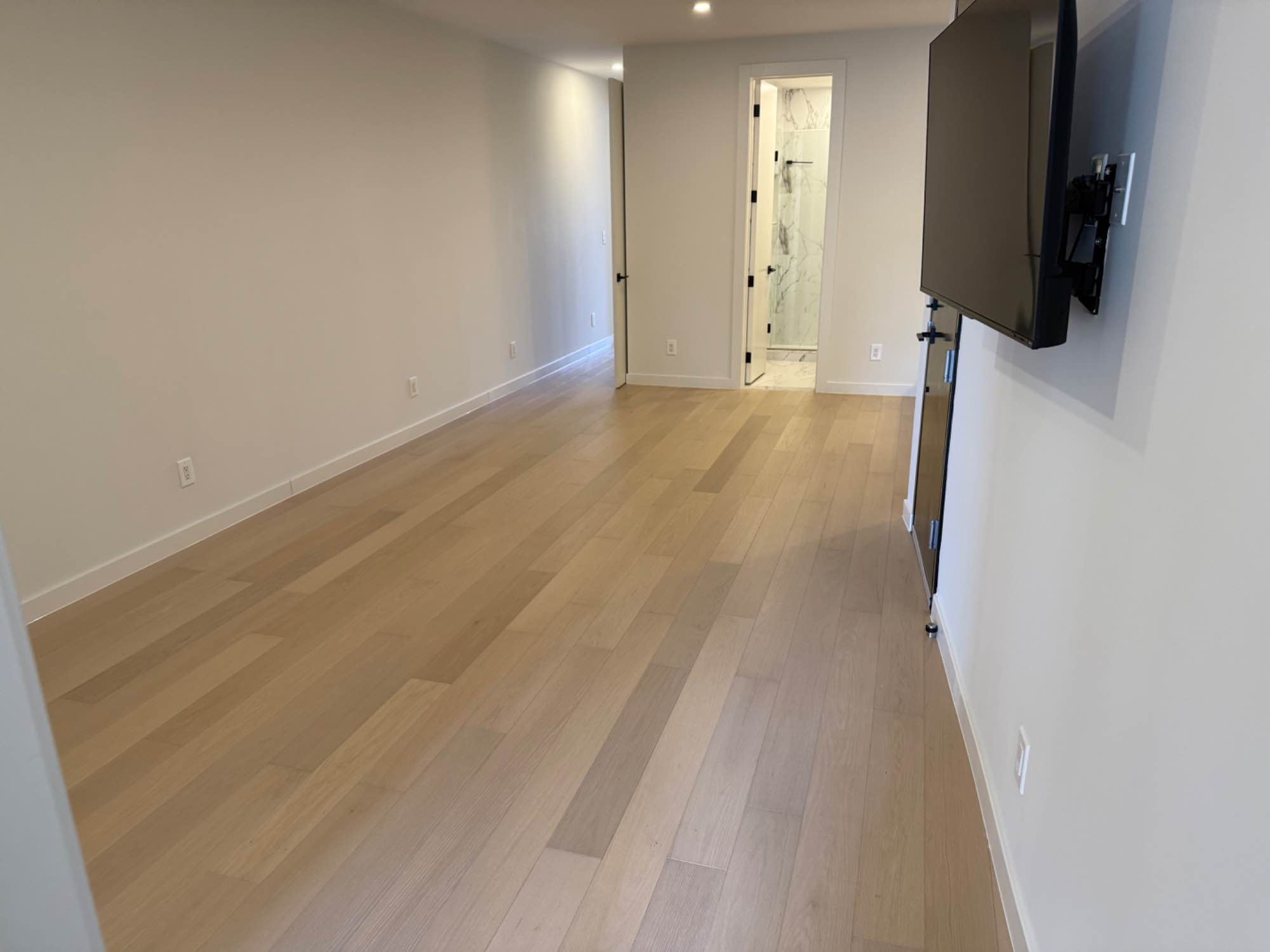 Hi, I’m looking for 2 roommates to join me in applying for this 3br in Greenpoint in a great location literally right off the Greenpoint Ave G. The apt is fully renovated with hardwood floors, stainless steel appliances and granite countertops, has in-unit washer/dryer. Each bedroom has good natural light and a nice closet and a split air system to control temp.The master bedroom has its own bath, and the other 2 rooms share a bathroom adjacent to the common area. It’s a third-floor walk-up with easy stairs. Rent for the unit is $5700 so would be divided between the three roommates, and there’s a month free so net rent is $5383.