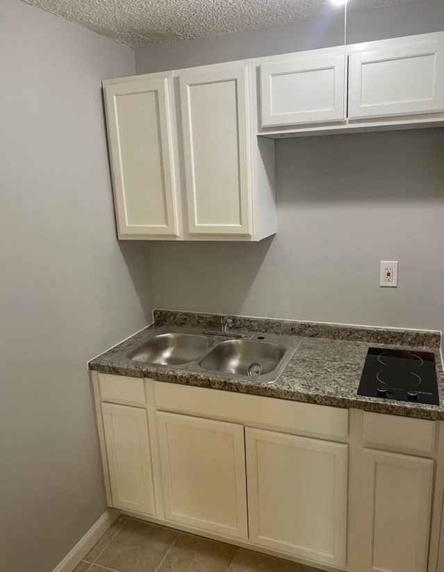 Welcome to your newly renovated, unfurnished studio apartment with a private entrance! This cozy and stylish space is ideal for those who value comfort and convenience. Completed in September 2023, the major renovation includes a brand-new walk-in closet, kitchenette, full bathroom, and updated flooring.

Features:
	•	Studio layout (1 Bathroom)
	•	Unfurnished 
	•	Pet-friendly
	•	Utilities included in the rent