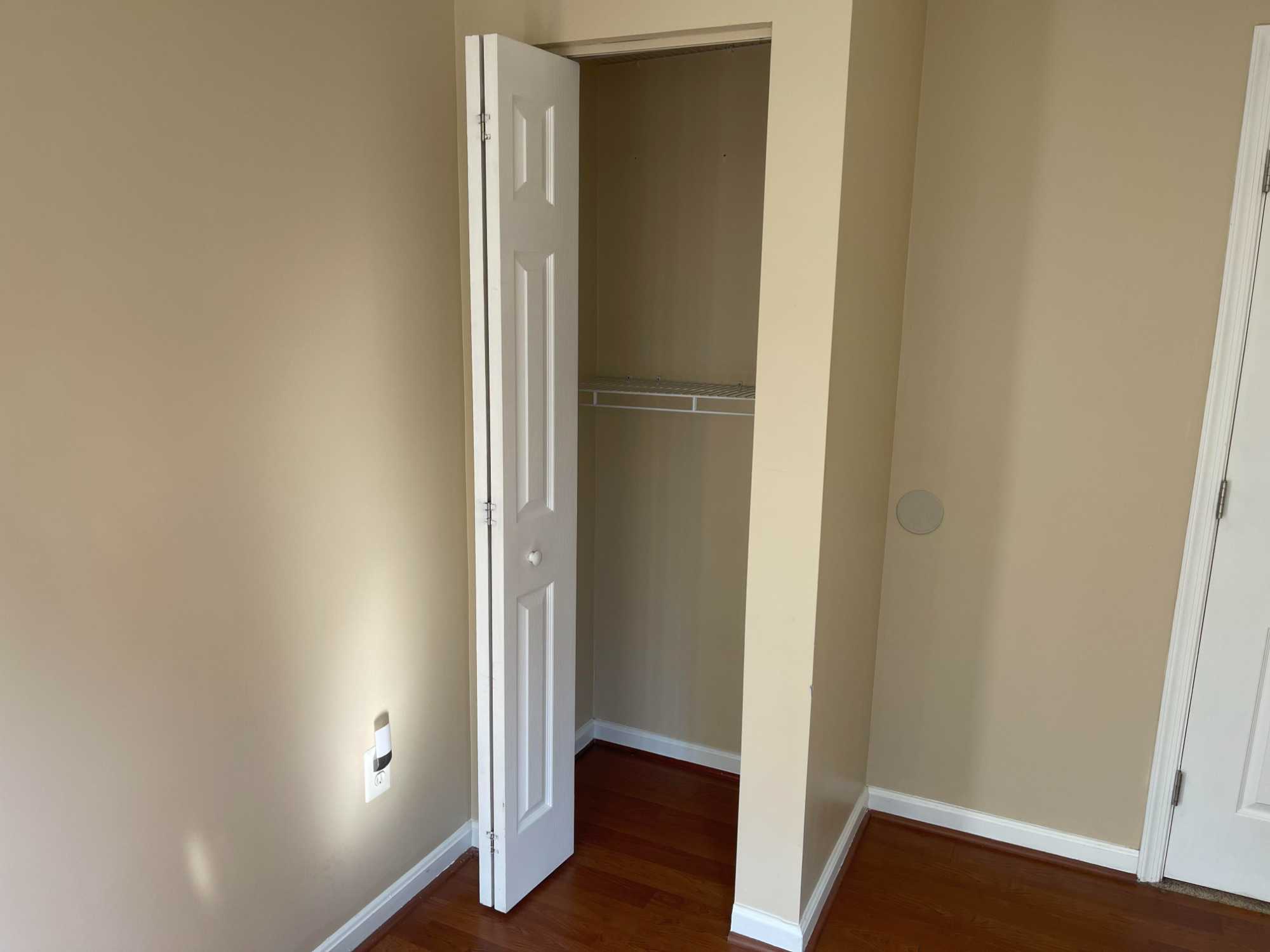 Bedroom on a second floor of townhouse in a clean and safe environment. The room is only furnished with a bed and mattress. The potential roomie will have their shared bathroom as well as access to the kitchen with all appliances and utensils. A common living room with access accounts to many streaming services like, Netflix, Hulu, and Prime.

All utilities are included. washer & dryer, and access to a deck.