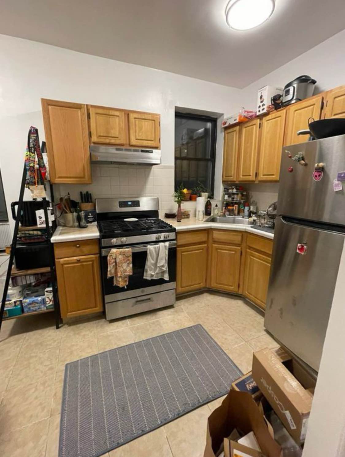 Spectacular beachfront, luxury rentals. Offering modern open living spaces and high-end finishes. Complimentary Amenities include a pool and rooftop sundeck, fitness center, indoor and outdoor lounges, workspaces, media room, private dining/ party room, BBQ deck, private parking available for a fee, bike storage and more.
You can have it all at THE TIDES at Arverne By The Sea. An architectural masterpiece ocean front and one block to shops restaurants and the subway. A surfer's paradise, you can live the Beach town vibe in the city.