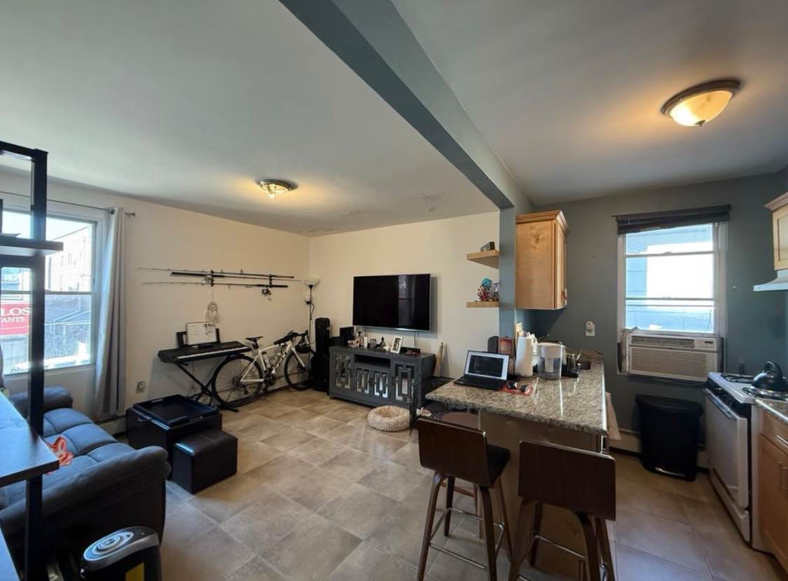 Spectacular beachfront, luxury rentals. Offering modern open living spaces and high-end finishes. Complimentary Amenities include a pool and rooftop sundeck, fitness center, indoor and outdoor lounges, workspaces, media room, private dining/ party room, BBQ deck, private parking available for a fee, bike storage and more.
You can have it all at THE TIDES at Arverne By The Sea. An architectural masterpiece ocean front and one block to shops restaurants and the subway. A surfer's paradise, you can live the Beach town vibe in the city.