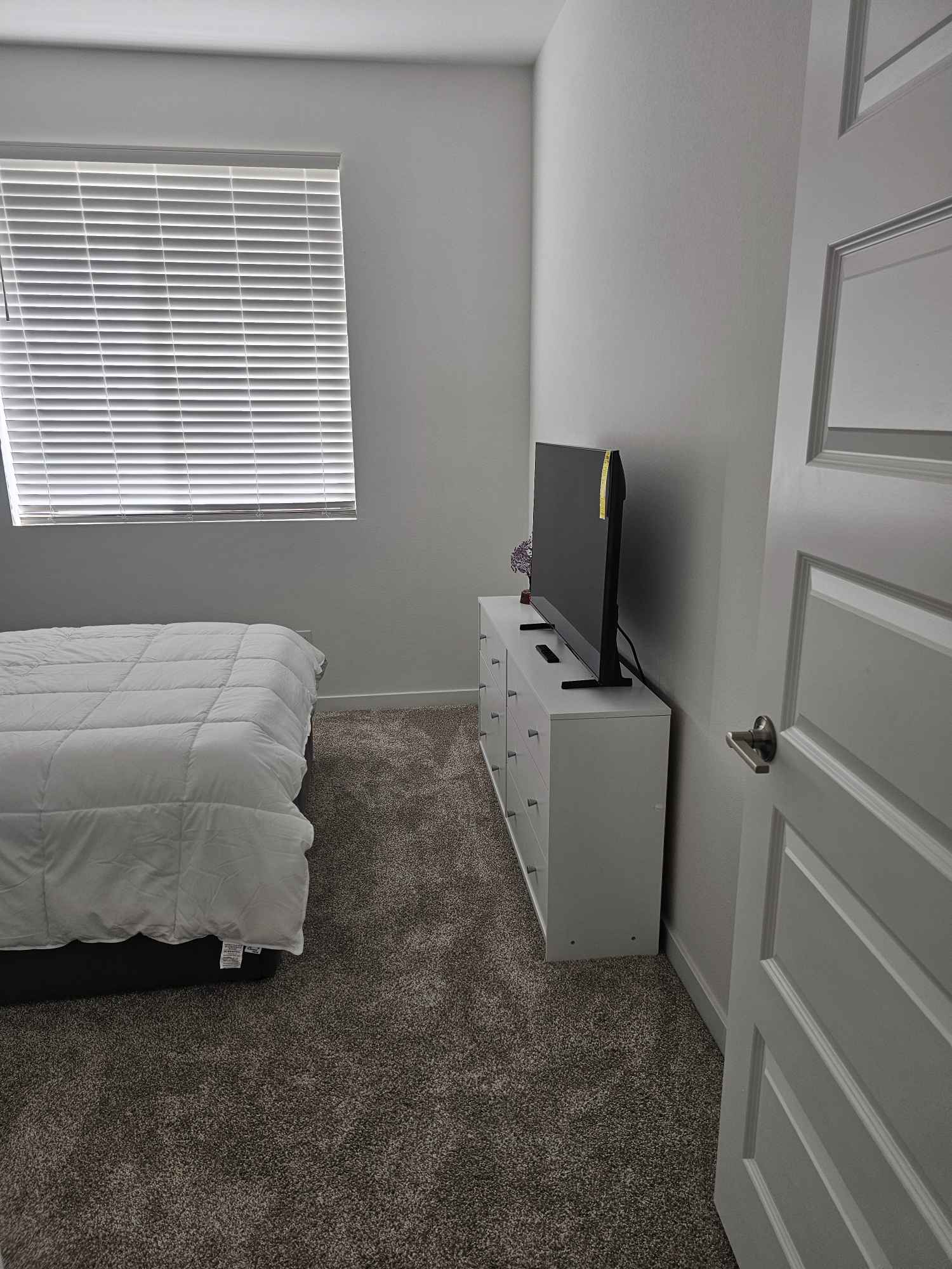 New construction home in gated community with community pool and spa. One room for rent downstairs with private shower(NOT PRIVATE BATHROOM). Full size bed, new 43" samsung smart tv, new pillows and comforter, mini fridge. Plenty of storage. My wife is only willing to rent to a female working professional. If this sounds like a good fit for you. Send me a message!