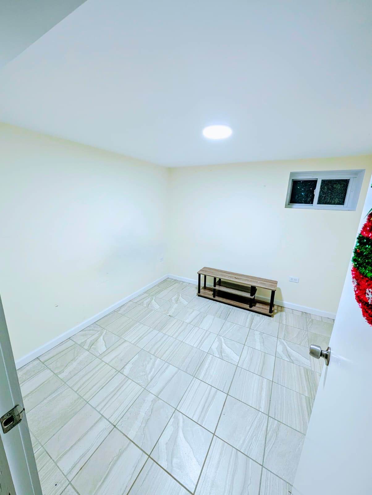 Unfurnished private room. This is for a 6-8month stay.
Available semi-basement family home . We are 2female one male. Shared bathroom. Not shared kitchen or living. Cleaned home And own two cats. Ten minute walk to the J/A train.
Expectations: Looking for female Roomate. You're employed, respectful, clean up after yourself, non-smoker, don't bring the party home.
Costs: $750 a month. security 500 deposit to move in. Two references good credit
Get in touch