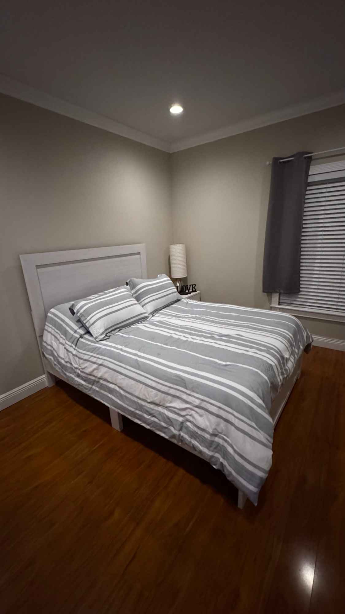 Private bedroom for rent in Coral Springs neighborhood.  You will have your own private bathroom with access to the kitchen, laundry, family room and outdoor patio area (including pool).