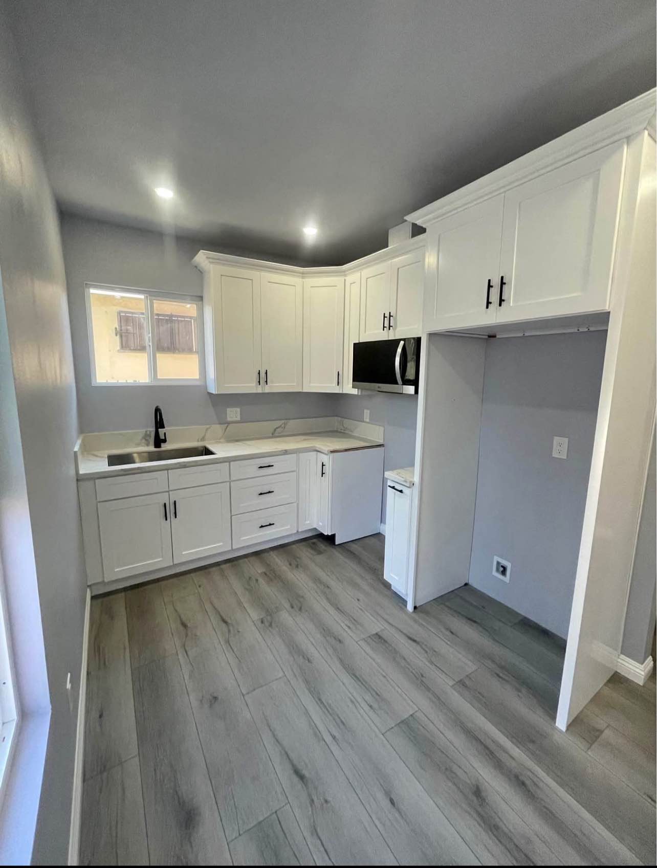 Perfectly maintained private apartment in prime location. Text me on 818-693-2038 We have upgraded everything including adding a master bath, new roof, counters, appliances, hardscape, and more.
Enjoy private outside living in your apartment which borders open space. Water wise landscaping, pet friendly, and easily walkable to your favorite neighborhood amenities. If interested drop your cell number and I will text you look forward to your text
Phone number: +1 818-693-2038