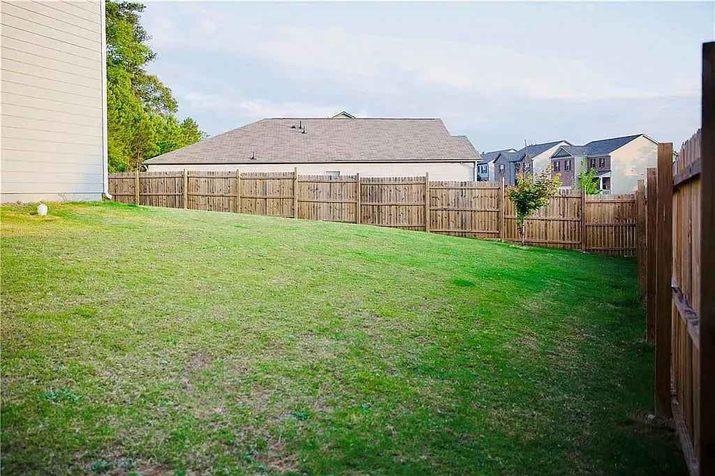 Looking for a quiet, welcoming place to call home? We’re renting a private room in our spacious, family-friendly two-story home in Fairburn, GA.

About the Home:
• Size: 2300 sq. ft., 4 bedrooms, 3 bathrooms.
• Shared Spaces: Cozy living room, fully equipped kitchen, and a large backyard.
• Bathroom: Shared with other occupants.
• Current Occupants: A friendly, respectful male landlord and his teenage daughter, as well as one other male roommate.

Who We're Looking For:
• Female tenants or a mother and child to ensure a safe, harmonious environment.
• Perfect for students, professionals, or anyone seeking a peaceful and respectful living situation.

Neighborhood Highlights:
• Family-Friendly: Safe and quiet environment.
• Convenience: Close to shops, parks, schools, and major transportation routes.

Additional Features:
• Utilities Included: High-speed internet, water, and electricity.
• Washer/Dryer: On-site for your convenience.
• Parking: Ample space available.

Rent Details:
• Price: $750 per month, month-to-month (utilities included).
• Move-In Date: Available now!

If you're interested or have questions, contact Derrick at (214) 470-0905