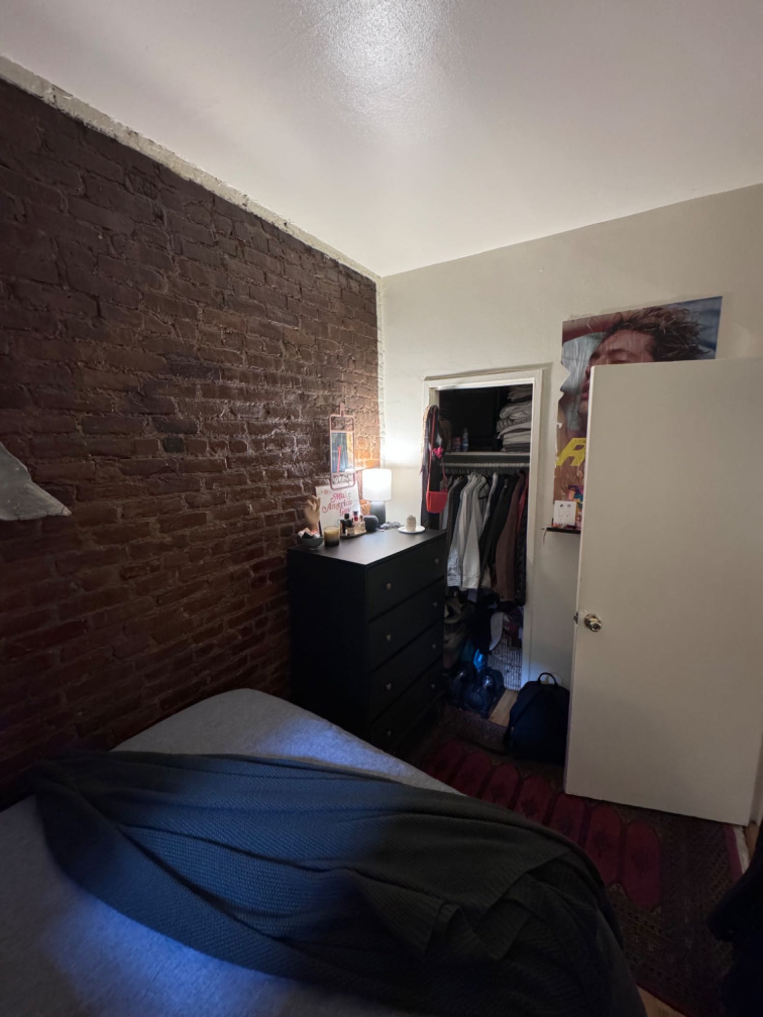 Looking to find a new roommate to take my old one’s room for a new yearlong lease starting August 1. Can sublet the month of July as well. Looking for a 20/30 year old. Wash/dry in building, roof access, by the 6 train. Near Target, Trader Joe’s, Fairway, Whole Foods, AMC, bars, Restaurants. 