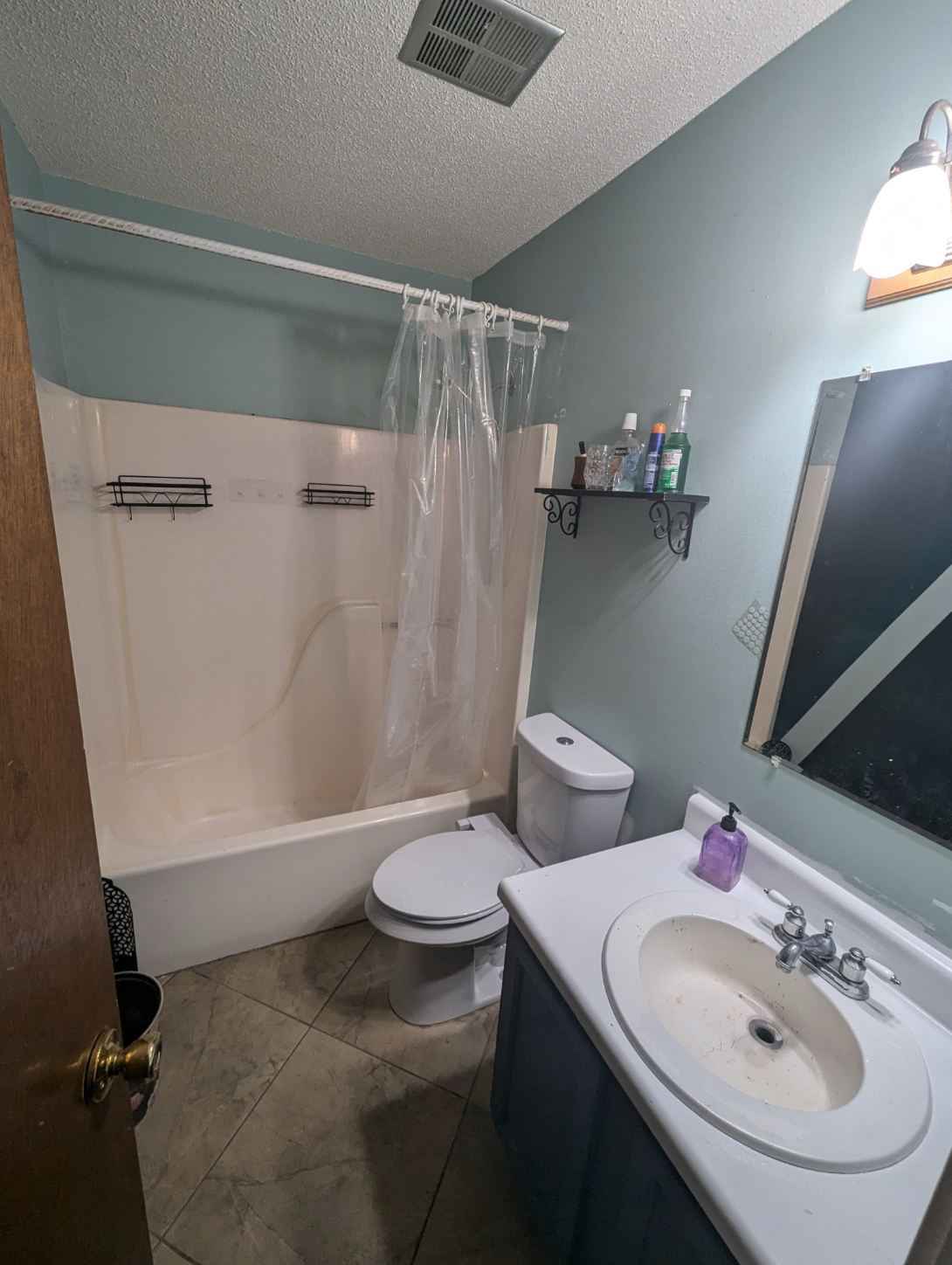 One bedroom one bathroom room is good for a single person I do work a pretty decent amount during the day neighborhood is pretty peaceful