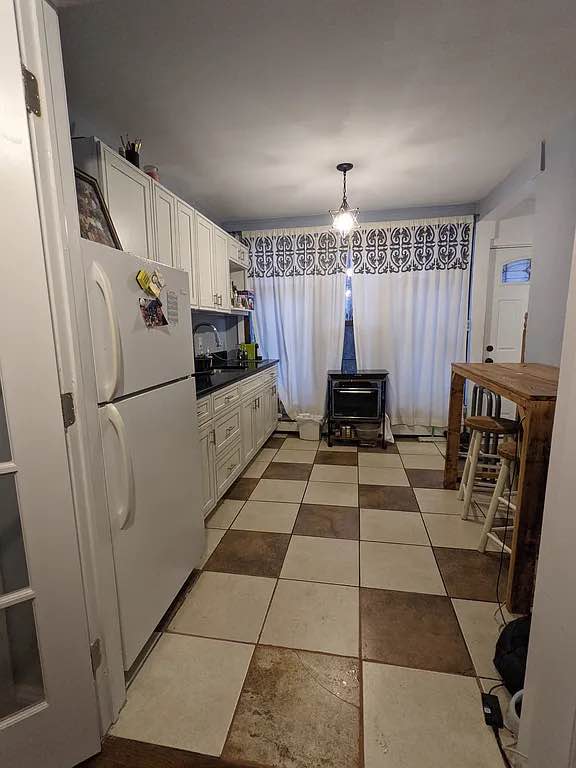 Hi guys, I have a Nice well kept home furnished studio apartment now available ! This is a great Neighborhood in San Francisco utilities are included with the rent… I am a Christian
cleanliness is essential
Text me for more information (510)-254-5788