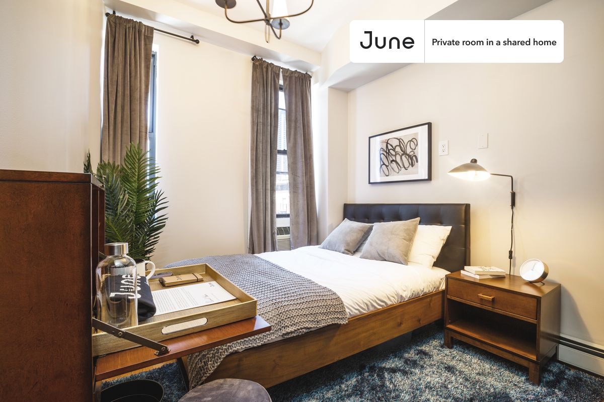 Move in with us before March 31st and stay until May 30th or later, and enjoy our limited-time discount on your first month! $200 off in NYC. Hurry up!
Full bedroom in a 3 bedroom / 1 bathroom apartment!
Check out 3D tour now: https://jnhm.es/Pm
This Full room in Hell's Kitchen is available on a flexible 1-18 month lease. Monthly rent rate is determined by furnishing preference, move-in date and move-out date. Speak to a June representative for recommendations on the best stay duration for the lowest rate, and learn more about this home on the June website: https://jnhm.es/zQ
Amenities of this home: Dishwasher, Furnished Common Areas, Wi-Fi - Paid separately (High-Speed), Guarantors Allowed, 32-inch Flat-Screen TV, Dining area, Smart lock, Hardwood Flooring, Microwave, Oven, Refrigerator, also, this unit is conveniently located, several local parks, restaurants and bars are just minutes away.
About June Homes: Welcome to the easiest rental experience of your life. Rent furnished or unfurnished apartments for 1 - 18 months, bypass hidden costs and broker fees and enjoy an easy move-in. As a resident, you’ll have access to 24/7 support and monthly cleanings of the home’s shared spaces. Sign up now to apply online for your next home with June: https://jnhm.es/sign-roomi
Interested? Use this listing ID when speaking to June team: #144 A