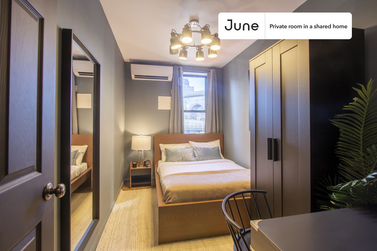 PLEASE NOTE: This is a private room in a shared apartment. You will have your own bedroom and shared common areas (kitchen, bathroom, etc.) with other residents.
Full bedroom in a 3 bedroom / 1 bathroom apartment!
Check out 3D tour now: https://jnhm.es/RT
This Full room in Chinatown is available on a 12 month lease or a flexible short term (31 to 364 days) lease. You pick your custom start and end date. Monthly rent rate is determined by furnishing preference, move-in date and move-out date. Speak to a June representative for recommendations on the best stay duration for the lowest rate, and learn more about this home on the June website: https://jnhm.es/FP
Amenities of this home: Furnished Common Areas, Wi-Fi - Paid separately (High-Speed), Guarantors Allowed, 32-inch Flat-Screen TV, Laundry - Paid separately (in building), Hardwood Flooring, Microwave, Oven, Refrigerator, also, this unit is conveniently located, several local parks, restaurants and bars are just minutes away.
About June Homes: Welcome to the easiest rental experience of your life. Rent furnished or unfurnished apartments on a 12 month lease or a flexible short term (31 to 364 days). As a resident, you’ll have access to 24/7 support and monthly cleanings of the home’s shared spaces. Sign up now to apply online for your next home with June: https://jnhm.es/sign-roomi
Brokers welcome! Contact us for more details.
Interested? Use this listing ID when speaking to June team: #267 A