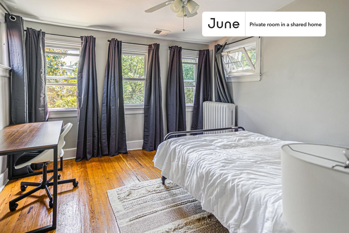 

PLEASE NOTE: This is a private room in a shared apartment. You will have your own bedroom and shared common areas (kitchen, bathroom, etc.) with other residents.

Full bedroom in a 6 bedroom / 3 bathroom apartment!

Check out 3D tour now:  https://jnhm.es/8ab

This  Full room in Brookland  is available on a 12 month lease or a flexible short term (31 to 364 days) lease. You pick your custom start and end date. Monthly rent rate is determined by furnishing preference, move-in date and move-out date. Speak to a June representative for recommendations on the best stay duration for the lowest rate, and learn more about this home on the June website:  https://jnhm.es/63d

Amenities of this home:   Street parking - City permit required,    Laundry in home (free),    Dishwasher,    Furnished Common Areas,    Wi-Fi - Paid separately (High-Speed),    Guarantors Allowed,       Decorative fireplace,    Dining area,    Balcony,    Living area,    Hardwood Flooring,    Microwave,    Oven,    Refrigerator,    Air Conditioning | HVAC,      also, this unit is conveniently located, several local parks, restaurants and bars are just minutes away.

About June Homes: Welcome to the easiest rental experience of your life. Rent furnished or unfurnished apartments on a 12 month lease or a flexible short term (31 to 364 days). As a resident, you’ll have access to 24/7 support and monthly cleanings of the home’s shared spaces. Sign up now to apply online for your next home with June: https://jnhm.es/sign-roomi

Brokers welcome! Contact us for more details.

Interested? Kindly note that the minimum stay duration would be 31 days. 

Use this listing ID when speaking to June team:  #1098 E