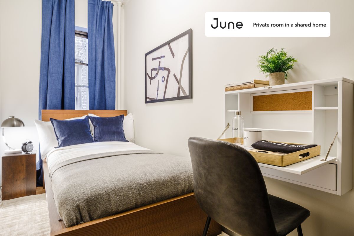 PLEASE NOTE: This is a private room in a shared apartment. You will have your own bedroom and shared common areas (kitchen, bathroom, etc.) with other residents.
Twin bedroom in a 3 bedroom / 1 bathroom apartment!
Check out 3D tour now: https://jnhm.es/RD
This Twin room in Hell's Kitchen is available on a 12 month lease or a flexible short term (31 to 364 days) lease. You pick your custom start and end date. Monthly rent rate is determined by furnishing preference, move-in date and move-out date. Speak to a June representative for recommendations on the best stay duration for the lowest rate, and learn more about this home on the June website: https://jnhm.es/Dn
Amenities of this home: Dishwasher, Furnished Common Areas, Wi-Fi - Paid separately (High-Speed), Guarantors Allowed, 32-inch Flat-Screen TV, Smart lock, Hardwood Flooring, Microwave, Oven, Refrigerator, also, this unit is conveniently located, several local parks, restaurants and bars are just minutes away.
About June Homes: Welcome to the easiest rental experience of your life. Rent furnished or unfurnished apartments on a 12 month lease or a flexible short term (31 to 364 days). As a resident, you’ll have access to 24/7 support and monthly cleanings of the home’s shared spaces. Sign up now to apply online for your next home with June: https://jnhm.es/sign-roomi
Brokers welcome! Contact us for more details.
Interested? Use this listing ID when speaking to June team: #210 B