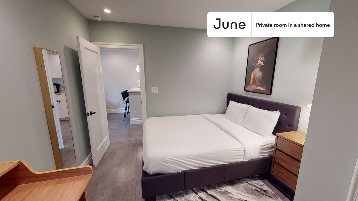 PLEASE NOTE: This is a private room in a shared apartment. You will have your own bedroom and shared common areas (kitchen, bathroom, etc.) with other residents.
Queen bedroom in a 2 bedroom / 1 bathroom apartment!
Check out 3D tour now: https://jnhm.es/Ts
This Queen room in East Village is available on a 12 month lease or a flexible short term (31 to 364 days) lease. You pick your custom start and end date. Monthly rent rate is determined by furnishing preference, move-in date and move-out date. Speak to a June representative for recommendations on the best stay duration for the lowest rate, and learn more about this home on the June website: https://jnhm.es/5Bd
Amenities of this home: Dishwasher, Furnished Common Areas, Wi-Fi - Paid separately (High-Speed), Elevator, Guarantors Allowed, 32-inch Flat-Screen TV, Street parking - City permit required, Laundry - Paid separately (in building), Security cameras, Lobby reception (part-time), Hardwood Flooring, Microwave, Oven, Refrigerator, also, this unit is conveniently located, several local parks, restaurants and bars are just minutes away.
About June Homes: Welcome to the easiest rental experience of your life. Rent furnished or unfurnished apartments on a 12 month lease or a flexible short term (31 to 364 days). As a resident, you’ll have access to 24/7 support and monthly cleanings of the home’s shared spaces. Sign up now to apply online for your next home with June: https://jnhm.es/sign-roomi
Brokers welcome! Contact us for more details.
Interested? Use this listing ID when speaking to June team: #558 A