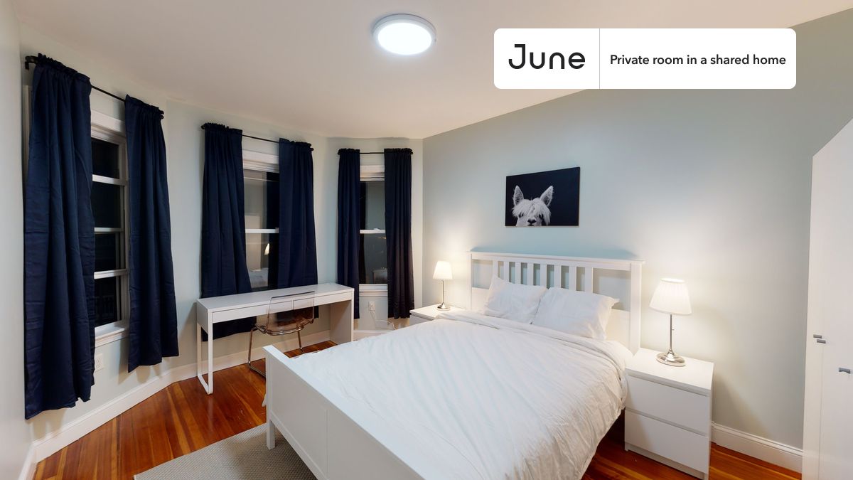 PLEASE NOTE: This is a private room in a shared apartment. You will have your own bedroom and shared common areas (kitchen, bathroom, etc.) with other residents.
Queen bedroom in a 4 bedroom / 2 bathroom apartment!
Check out 3D tour now: https://jnhm.es/TV
This Queen room in Brighton is available on a 12 month lease or a flexible short term (31 to 364 days) lease. You pick your custom start and end date. Monthly rent rate is determined by furnishing preference, move-in date and move-out date. Speak to a June representative for recommendations on the best stay duration for the lowest rate, and learn more about this home on the June website: https://jnhm.es/5BW
Amenities of this home: Dishwasher, Furnished Common Areas, Wi-Fi - Paid separately (High-Speed), Guarantors Allowed, 32-inch Flat-Screen TV, Laundry in home (free), Parking Spot (Paid separately), Hardwood Flooring, Microwave, Oven, Refrigerator, Air Conditioning | HVAC, Parking through SpotHero Paid, also, this unit is conveniently located, several local parks, restaurants and bars are just minutes away.
About June Homes: Welcome to the easiest rental experience of your life. Rent furnished or unfurnished apartments on a 12 month lease or a flexible short term (31 to 364 days). As a resident, you’ll have access to 24/7 support and monthly cleanings of the home’s shared spaces. Sign up now to apply online for your next home with June: https://jnhm.es/sign-roomi
Brokers welcome! Contact us for more details.
Interested? Kindly note that the minimum stay duration would be 31 days.
Use this listing ID when speaking to June team: #574 D