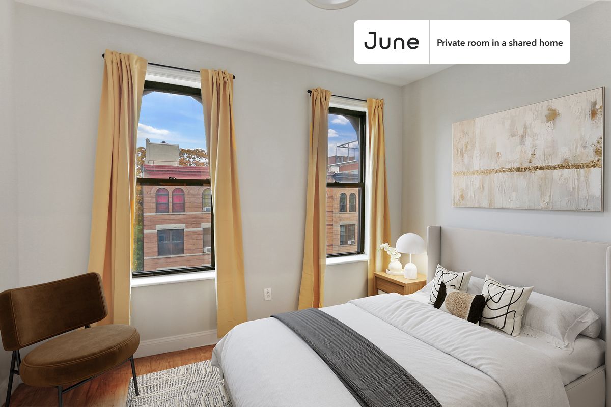 PLEASE NOTE: This is a private room in a shared apartment. You will have your own bedroom and shared common areas (kitchen, bathroom, etc.) with other residents.
Full bedroom in a 4 bedroom / 1 bathroom apartment!
Check out 3D tour now: https://jnhm.es/10D
This Full room in Crown Heights is available on a 12 month lease or a flexible short term (31 to 364 days) lease. You pick your custom start and end date. Monthly rent rate is determined by furnishing preference, move-in date and move-out date. Speak to a June representative for recommendations on the best stay duration for the lowest rate, and learn more about this home on the June website: https://jnhm.es/5Ur
Amenities of this home: Dishwasher, Bike room, Furnished Common Areas, Wi-Fi - Paid separately (High-Speed), Guarantors Allowed, 32-inch Flat-Screen TV, Central AC (Common space), Street parking - City permit required, Laundry - Paid separately (in building), Hardwood Flooring, Microwave, Oven, Refrigerator, also, this unit is conveniently located, several local parks, restaurants and bars are just minutes away.
About June Homes: Welcome to the easiest rental experience of your life. Rent furnished or unfurnished apartments on a 12 month lease or a flexible short term (31 to 364 days). As a resident, you’ll have access to 24/7 support and monthly cleanings of the home’s shared spaces. Sign up now to apply online for your next home with June: https://jnhm.es/sign-roomi
Brokers welcome! Contact us for more details.
Interested? Use this listing ID when speaking to June team: #960 A
