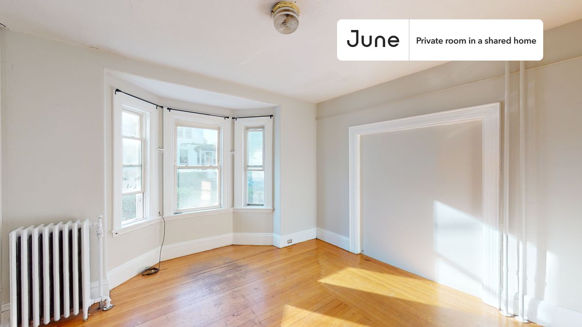 PLEASE NOTE: This is a private room in a shared apartment. You will have your own bedroom and shared common areas (kitchen, bathroom, etc.) with other residents.
Queen bedroom in a 6 bedroom / 2 bathroom apartment!
Check out 3D tour now: https://jnhm.es/89M
This Queen room in Brighton is available on a 12 month lease or a flexible short term (31 to 364 days) lease. You pick your custom start and end date. Monthly rent rate is determined by furnishing preference, move-in date and move-out date. Speak to a June representative for recommendations on the best stay duration for the lowest rate, and learn more about this home on the June website: https://jnhm.es/67M
Amenities of this home: Dishwasher, Furnished Common Areas, Wi-Fi - Paid separately (High-Speed), Guarantors Allowed, 32-inch Flat-Screen TV, Laundry in home (free), Hardwood Flooring, Microwave, Oven, Refrigerator, also, this unit is conveniently located, several local parks, restaurants and bars are just minutes away.
About June Homes: Welcome to the easiest rental experience of your life. Rent furnished or unfurnished apartments on a 12 month lease or a flexible short term (31 to 364 days). As a resident, you’ll have access to 24/7 support and monthly cleanings of the home’s shared spaces. Sign up now to apply online for your next home with June: https://jnhm.es/sign-roomi
Brokers welcome! Contact us for more details.
Interested? Kindly note that the minimum stay duration would be 31 days.
Use this listing ID when speaking to June team: #1233 A