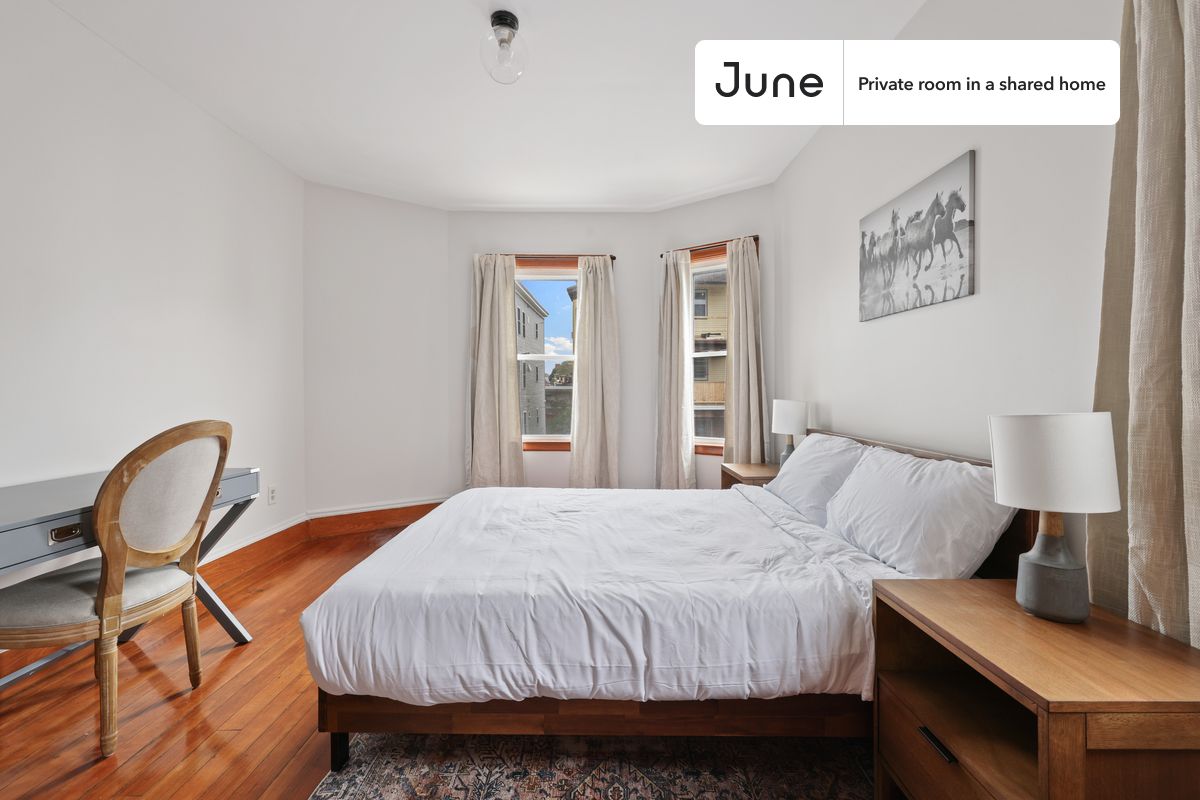 

PLEASE NOTE: This is a private room in a shared apartment. You will have your own bedroom and shared common areas (kitchen, bathroom, etc.) with other residents.

Queen bedroom in a 4 bedroom / 1 bathroom apartment!

Check out 3D tour now:  https://jnhm.es/X9

This  Queen room in Dorchester Center  is available on a 12 month lease or a flexible short term (31 to 364 days) lease. You pick your custom start and end date. Monthly rent rate is determined by furnishing preference, move-in date and move-out date. Speak to a June representative for recommendations on the best stay duration for the lowest rate, and learn more about this home on the June website:  https://jnhm.es/5KJ

Amenities of this home:   Furnished Common Areas,    Wi-Fi - Paid separately (High-Speed),    Guarantors Allowed,       32-inch Flat-Screen TV,       Street parking - City permit required,    Laundry in building (free),    Balcony,    Hardwood Flooring,    Microwave,    Oven,    Refrigerator,   also, this unit is conveniently located, several local parks, restaurants and bars are just minutes away.

About June Homes: Welcome to the easiest rental experience of your life. Rent furnished or unfurnished apartments on a 12 month lease or a flexible short term (31 to 364 days). As a resident, you’ll have access to 24/7 support and monthly cleanings of the home’s shared spaces. Sign up now to apply online for your next home with June: https://jnhm.es/sign-roomi

Brokers welcome! Contact us for more details.

Interested? Kindly note that the minimum stay duration would be 31 days. 

Use this listing ID when speaking to June team:  #767 B