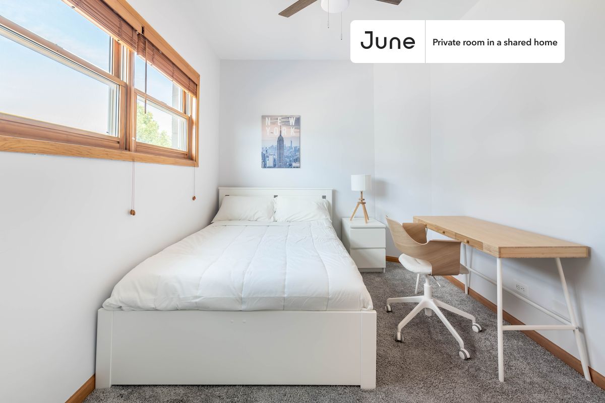 

PLEASE NOTE: This is a private room in a shared apartment. You will have your own bedroom and shared common areas (kitchen, bathroom, etc.) with other residents.

Full bedroom in a 3 bedroom / 2 bathroom apartment!

Check out 3D tour now:  https://jnhm.es/8a4

This  Full room in West Town  is available on a 12 month lease or a flexible short term (31 to 364 days) lease. You pick your custom start and end date. Monthly rent rate is determined by furnishing preference, move-in date and move-out date. Speak to a June representative for recommendations on the best stay duration for the lowest rate, and learn more about this home on the June website:  https://jnhm.es/6jt

Amenities of this home:   Dishwasher,    Furnished Common Areas,    Wi-Fi - Paid separately (High-Speed),    Guarantors Allowed,       Decorative fireplace,    Dining area,    Laundry - Paid separately (in building),       Living area,    Wall-Mounted TV,    Parking Spot (Paid separately),    Hardwood Flooring,    Microwave,    Oven,    Refrigerator,   also, this unit is conveniently located, several local parks, restaurants and bars are just minutes away.

About June Homes: Welcome to the easiest rental experience of your life. Rent furnished or unfurnished apartments on a 12 month lease or a flexible short term (31 to 364 days). As a resident, you’ll have access to 24/7 support and monthly cleanings of the home’s shared spaces. Sign up now to apply online for your next home with June: https://jnhm.es/sign-roomi

Brokers welcome! Contact us for more details.

Interested? Kindly note that the minimum stay duration would be 32 days. 

Use this listing ID when speaking to June team:  #1483 A