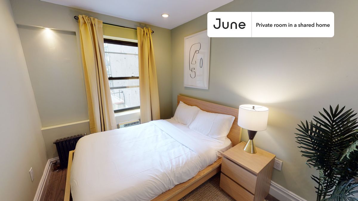 PLEASE NOTE: This is a private room in a shared apartment. You will have your own bedroom and shared common areas (kitchen, bathroom, etc.) with other residents.
Queen bedroom in a 3 bedroom / 1 bathroom apartment!
Check out 3D tour now: https://jnhm.es/Tt
This Queen room in East Village is available on a 12 month lease or a flexible short term (31 to 364 days) lease. You pick your custom start and end date. Monthly rent rate is determined by furnishing preference, move-in date and move-out date. Speak to a June representative for recommendations on the best stay duration for the lowest rate, and learn more about this home on the June website: https://jnhm.es/5Bg
Amenities of this home: Dishwasher, Furnished Common Areas, Wi-Fi - Paid separately (High-Speed), Elevator, Guarantors Allowed, Laundry in home (free), Security cameras, Lobby reception (part-time), Hardwood Flooring, Microwave, Oven, Refrigerator, also, this unit is conveniently located, several local parks, restaurants and bars are just minutes away.
About June Homes: Welcome to the easiest rental experience of your life. Rent furnished or unfurnished apartments on a 12 month lease or a flexible short term (31 to 364 days). As a resident, you’ll have access to 24/7 support and monthly cleanings of the home’s shared spaces. Sign up now to apply online for your next home with June: https://jnhm.es/sign-roomi
Brokers welcome! Contact us for more details.
Interested? Use this listing ID when speaking to June team: #559 A