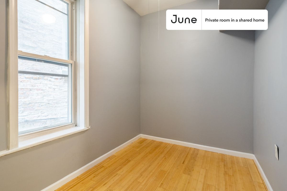 PLEASE NOTE: This is a private room in a shared apartment. You will have your own bedroom and shared common areas (kitchen, bathroom, etc.) with other residents.
Full bedroom in a 2 bedroom / 1 bathroom apartment!
Check out 3D tour now: https://jnhm.es/86a
This Full room in Logan Square is available on a 12 month lease or a flexible short term (31 to 364 days) lease. You pick your custom start and end date. Monthly rent rate is determined by furnishing preference, move-in date and move-out date. Speak to a June representative for recommendations on the best stay duration for the lowest rate, and learn more about this home on the June website: https://jnhm.es/69r
Amenities of this home: Furnished Common Areas, Wi-Fi - Paid separately (High-Speed), Guarantors Allowed, 32-inch Flat-Screen TV, Window AC (Common space), Street parking - City permit required, Laundry - Paid separately (in building), Hardwood Flooring, Microwave, Oven, Refrigerator, also, this unit is conveniently located, several local parks, restaurants and bars are just minutes away.
About June Homes: Welcome to the easiest rental experience of your life. Rent furnished or unfurnished apartments on a 12 month lease or a flexible short term (31 to 364 days). As a resident, you’ll have access to 24/7 support and monthly cleanings of the home’s shared spaces. Sign up now to apply online for your next home with June: https://jnhm.es/sign-roomi
Brokers welcome! Contact us for more details.
Interested? Kindly note that the minimum stay duration would be 32 days.
Use this listing ID when speaking to June team: #1260 A