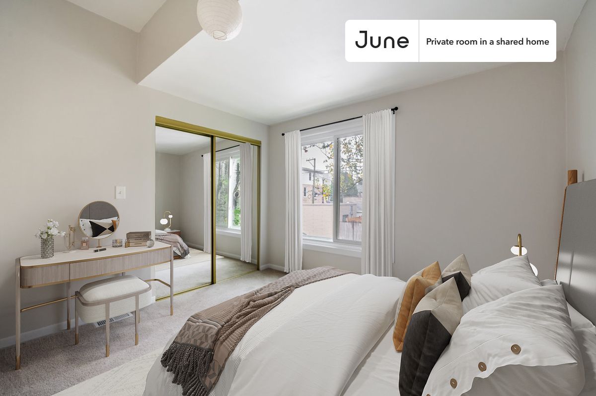PLEASE NOTE: This is a private room in a shared apartment. You will have your own bedroom and shared common areas (kitchen, bathroom, etc.) with other residents.
Queen bedroom in a 5 bedroom / 3 bathroom apartment!
Check out 3D tour now: https://jnhm.es/8bF
This Queen room in Wicker Park is available on a 12 month lease or a flexible short term (31 to 364 days) lease. You pick your custom start and end date. Monthly rent rate is determined by furnishing preference, move-in date and move-out date. Speak to a June representative for recommendations on the best stay duration for the lowest rate, and learn more about this home on the June website: https://jnhm.es/6oZ
Amenities of this home: Furnished Common Areas, Wi-Fi - Paid separately (High-Speed), Outdoor space, Guarantors Allowed, 32-inch Flat-Screen TV, Dine in kitchen, Street parking - City permit required, Laundry in home (free), Living area, Hardwood Flooring, Microwave, Oven, Refrigerator, garage parking (paid), also, this unit is conveniently located, several local parks, restaurants and bars are just minutes away.
About June Homes: Welcome to the easiest rental experience of your life. Rent furnished or unfurnished apartments on a 12 month lease or a flexible short term (31 to 364 days). As a resident, you’ll have access to 24/7 support and monthly cleanings of the home’s shared spaces. Sign up now to apply online for your next home with June: https://jnhm.es/sign-roomi
Brokers welcome! Contact us for more details.
Interested? Kindly note that the minimum stay duration would be 32 days.
Use this listing ID when speaking to June team: #1600 E