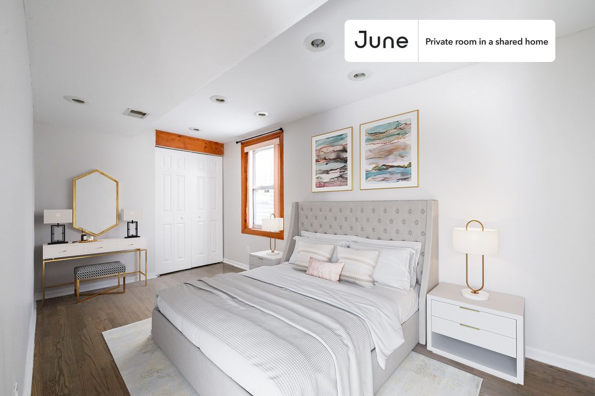 PLEASE NOTE: This is a private room in a shared apartment. You will have your own bedroom and shared common areas (kitchen, bathroom, etc.) with other residents.
Queen bedroom in a 5 bedroom / 3 bathroom apartment!
Check out 3D tour now: https://jnhm.es/8bF
This Queen room in Wicker Park is available on a 12 month lease or a flexible short term (31 to 364 days) lease. You pick your custom start and end date. Monthly rent rate is determined by furnishing preference, move-in date and move-out date. Speak to a June representative for recommendations on the best stay duration for the lowest rate, and learn more about this home on the June website: https://jnhm.es/6oW
Amenities of this home: Furnished Common Areas, Wi-Fi - Paid separately (High-Speed), Outdoor space, Guarantors Allowed, 32-inch Flat-Screen TV, Dine in kitchen, Street parking - City permit required, Laundry in home (free), Living area, Hardwood Flooring, Microwave, Oven, Refrigerator, garage parking (paid), also, this unit is conveniently located, several local parks, restaurants and bars are just minutes away.
About June Homes: Welcome to the easiest rental experience of your life. Rent furnished or unfurnished apartments on a 12 month lease or a flexible short term (31 to 364 days). As a resident, you’ll have access to 24/7 support and monthly cleanings of the home’s shared spaces. Sign up now to apply online for your next home with June: https://jnhm.es/sign-roomi
Brokers welcome! Contact us for more details.
Interested? Kindly note that the minimum stay duration would be 32 days.
Use this listing ID when speaking to June team: #1600 B