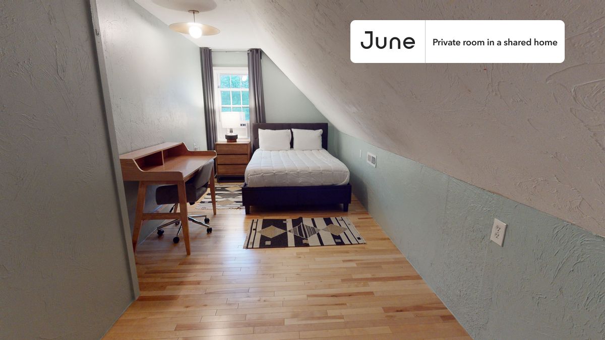 

PLEASE NOTE: This is a private room in a shared apartment. You will have your own bedroom and shared common areas (kitchen, bathroom, etc.) with other residents.

Full bedroom in a 7 bedroom / 2.5 bathroom apartment!

Check out 3D tour now:  https://jnhm.es/Rd

This  Full room in Harvard Square (Cambridge)  is available on a 12 month lease or a flexible short term (31 to 364 days) lease. You pick your custom start and end date. Monthly rent rate is determined by furnishing preference, move-in date and move-out date. Speak to a June representative for recommendations on the best stay duration for the lowest rate, and learn more about this home on the June website:  https://jnhm.es/5vr

Amenities of this home:   Dishwasher,    Furnished Common Areas,    Wi-Fi - Paid separately (High-Speed),    Guarantors Allowed,       32-inch Flat-Screen TV,    Dine in kitchen,    Laundry in home (free),       Smart lock,    Living area,    Hardwood Flooring,    Microwave,    Oven,    Refrigerator,    Air Conditioning | HVAC,   also, this unit is conveniently located, several local parks, restaurants and bars are just minutes away.

About June Homes: Welcome to the easiest rental experience of your life. Rent furnished or unfurnished apartments on a 12 month lease or a flexible short term (31 to 364 days). As a resident, you’ll have access to 24/7 support and monthly cleanings of the home’s shared spaces. Sign up now to apply online for your next home with June: https://jnhm.es/sign-roomi

Brokers welcome! Contact us for more details.

Interested? Kindly note that the minimum stay duration would be 31 days. 

Use this listing ID when speaking to June team:  #443 G