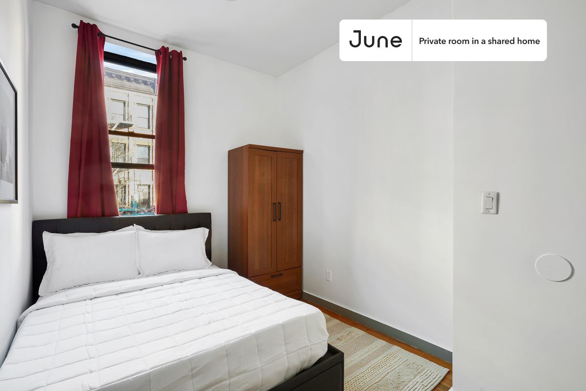 

PLEASE NOTE: This is a private room in a shared apartment. You will have your own bedroom and shared common areas (kitchen, bathroom, etc.) with other residents.

Full bedroom in a 4 bedroom / 1.5 bathroom apartment!

Check out 3D tour now:  https://jnhm.es/Zc

This  Full room in Bedford-Stuyvesant  is available on a 12 month lease or a flexible short term (31 to 364 days) lease. You pick your custom start and end date. Monthly rent rate is determined by furnishing preference, move-in date and move-out date. Speak to a June representative for recommendations on the best stay duration for the lowest rate, and learn more about this home on the June website:  https://jnhm.es/5Py

Amenities of this home:   Dishwasher,    Furnished Common Areas,    Wi-Fi - Paid separately (High-Speed),    Guarantors Allowed,       32-inch Flat-Screen TV,       Central AC (Common space),    Laundry in home (free),    Hardwood Flooring,    Microwave,    Oven,    Refrigerator,   also, this unit is conveniently located, several local parks, restaurants and bars are just minutes away.

About June Homes: Welcome to the easiest rental experience of your life. Rent furnished or unfurnished apartments on a 12 month lease or a flexible short term (31 to 364 days). As a resident, you’ll have access to 24/7 support and monthly cleanings of the home’s shared spaces. Sign up now to apply online for your next home with June: https://jnhm.es/sign-roomi

Brokers welcome! Contact us for more details.

Interested? Use this listing ID when speaking to June team:  #867 B