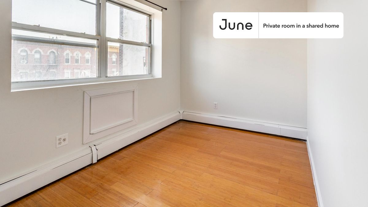 

PLEASE NOTE: This is a private room in a shared apartment. You will have your own bedroom and shared common areas (kitchen, bathroom, etc.) with other residents.

Full bedroom in a 4 bedroom / 2 bathroom apartment!

Check out 3D tour now:  https://jnhm.es/8cz

This  Full room in Flatbush  is available on a 12 month lease or a flexible short term (31 to 364 days) lease. You pick your custom start and end date. Monthly rent rate is determined by furnishing preference, move-in date and move-out date. Speak to a June representative for recommendations on the best stay duration for the lowest rate, and learn more about this home on the June website:  https://jnhm.es/6rk

Amenities of this home:   Laundry in home (free),    Street parking - City permit required,       32-inch Flat-Screen TV,       Guarantors Allowed,    Wi-Fi - Paid separately (High-Speed),    Hardwood Flooring,    Microwave,    Oven,    Refrigerator,   also, this unit is conveniently located, several local parks, restaurants and bars are just minutes away.

About June Homes: Welcome to the easiest rental experience of your life. Rent furnished or unfurnished apartments on a 12 month lease or a flexible short term (31 to 364 days). As a resident, you’ll have access to 24/7 support and monthly cleanings of the home’s shared spaces. Sign up now to apply online for your next home with June: https://jnhm.es/sign-roomi

Brokers welcome! Contact us for more details.

Interested? Use this listing ID when speaking to June team:  #1648 B