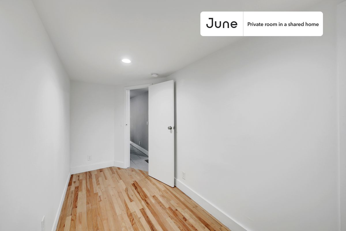 Move in with us before March 31st and stay until May 30th or later, and enjoy our limited-time discount on your first month! $200 off in NYC. Hurry up!

Full bedroom in a 5 bedroom / 2 bathroom apartment!

Check out 3D tour now:  https://jnhm.es/YQ

This  Full room in East Village  is available on a flexible 1-18 month lease. Monthly rent rate is determined by furnishing preference, move-in date and move-out date. Speak to a June representative for recommendations on the best stay duration for the lowest rate, and learn more about this home on the June website:  https://jnhm.es/5PR

Amenities of this home:   Dishwasher,    Furnished Common Areas,    Wi-Fi - Paid separately (High-Speed),    Guarantors Allowed,       32-inch Flat-Screen TV,       Laundry in home (free),    Hardwood Flooring,    Microwave,    Oven,    Refrigerator,   also, this unit is conveniently located, several local parks, restaurants and bars are just minutes away.

About June Homes: Welcome to the easiest rental experience of your life. Rent furnished or unfurnished apartments for 1 - 18 months, bypass hidden costs and broker fees and enjoy an easy move-in. As a resident, you’ll have access to 24/7 support and monthly cleanings of the home’s shared spaces. Sign up now to apply online for your next home with June: https://jnhm.es/sign-roomi

Interested? Use this listing ID when speaking to June team:  #872 A