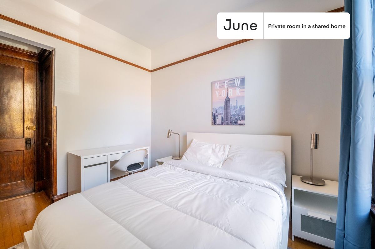 

PLEASE NOTE: This is a private room in a shared apartment. You will have your own bedroom and shared common areas (kitchen, bathroom, etc.) with other residents.

Full bedroom in a 3 bedroom / 1 bathroom apartment!

Check out 3D tour now:  https://jnhm.es/8bV

This  Full room in Uptown  is available on a 12 month lease or a flexible short term (31 to 364 days) lease. You pick your custom start and end date. Monthly rent rate is determined by furnishing preference, move-in date and move-out date. Speak to a June representative for recommendations on the best stay duration for the lowest rate, and learn more about this home on the June website:  https://jnhm.es/6pt

Amenities of this home:   Furnished Common Areas,    Wi-Fi - Paid separately (High-Speed),    Guarantors Allowed,       32-inch Flat-Screen TV,    Dining area,       Street parking - City permit required,    Living area,    Hardwood Flooring,    Microwave,    Oven,    Refrigerator,    garage parking (paid),   also, this unit is conveniently located, several local parks, restaurants and bars are just minutes away.

About June Homes: Welcome to the easiest rental experience of your life. Rent furnished or unfurnished apartments on a 12 month lease or a flexible short term (31 to 364 days). As a resident, you’ll have access to 24/7 support and monthly cleanings of the home’s shared spaces. Sign up now to apply online for your next home with June: https://jnhm.es/sign-roomi

Brokers welcome! Contact us for more details.

Interested? Kindly note that the minimum stay duration would be 32 days. 

Use this listing ID when speaking to June team:  #1608 A