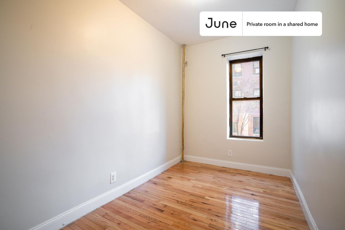 

PLEASE NOTE: This is a private room in a shared apartment. You will have your own bedroom and shared common areas (kitchen, bathroom, etc.) with other residents.

Full bedroom in a 4 bedroom / 1 bathroom apartment!

Check out 3D tour now:  https://jnhm.es/8cZ

This  Full room in Central Harlem  is available on a 12 month lease or a flexible short term (31 to 364 days) lease. You pick your custom start and end date. Monthly rent rate is determined by furnishing preference, move-in date and move-out date. Speak to a June representative for recommendations on the best stay duration for the lowest rate, and learn more about this home on the June website:  https://jnhm.es/6rF

Amenities of this home:   Laundry in home (free),       Dining area,    32-inch Flat-Screen TV,       Guarantors Allowed,    Wi-Fi - Paid separately (High-Speed),    Furnished Common Areas,    Dishwasher,    Living area,    Hardwood Flooring,    Microwave,    Oven,    Refrigerator,   also, this unit is conveniently located, several local parks, restaurants and bars are just minutes away.

About June Homes: Welcome to the easiest rental experience of your life. Rent furnished or unfurnished apartments on a 12 month lease or a flexible short term (31 to 364 days). As a resident, you’ll have access to 24/7 support and monthly cleanings of the home’s shared spaces. Sign up now to apply online for your next home with June: https://jnhm.es/sign-roomi

Brokers welcome! Contact us for more details.

Interested? Use this listing ID when speaking to June team:  #1653 B
