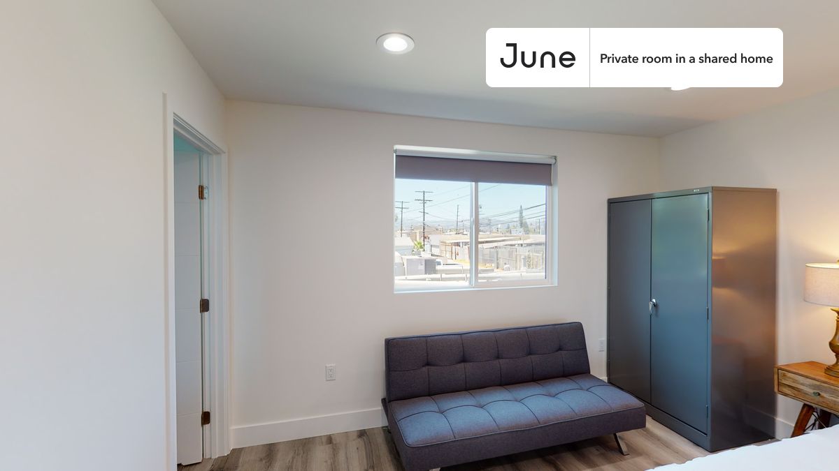 

PLEASE NOTE: This is a private room in a shared apartment. You will have your own bedroom and shared common areas (kitchen, bathroom, etc.) with other residents.

Queen bedroom in a 4 bedroom / 3 bathroom apartment!

Check out 3D tour now:  https://jnhm.es/87e

This  Queen room in North Hollywood  is available on a 12 month lease or a flexible short term (31 to 364 days) lease. You pick your custom start and end date. Monthly rent rate is determined by furnishing preference, move-in date and move-out date. Speak to a June representative for recommendations on the best stay duration for the lowest rate, and learn more about this home on the June website:  https://jnhm.es/6fT

Amenities of this home:   Dishwasher,    Furnished Common Areas,    Wi-Fi - Paid separately (High-Speed),    Guarantors Allowed,       32-inch Flat-Screen TV,    Paid parking,    Laundry in home (free),       Living area,    Hardwood Flooring,    Microwave,    Oven,    Refrigerator,   also, this unit is conveniently located, several local parks, restaurants and bars are just minutes away.

About June Homes: Welcome to the easiest rental experience of your life. Rent furnished or unfurnished apartments on a 12 month lease or a flexible short term (31 to 364 days). As a resident, you’ll have access to 24/7 support and monthly cleanings of the home’s shared spaces. Sign up now to apply online for your next home with June: https://jnhm.es/sign-roomi

Brokers welcome! Contact us for more details.

Interested? Use this listing ID when speaking to June team:  #1398 D