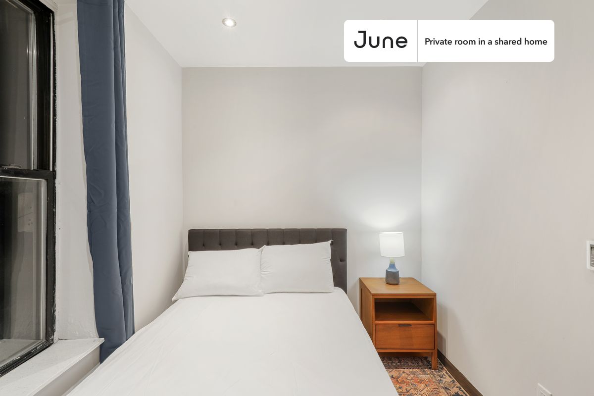 Move-In Ready Home with 30% Off Furnishing Fee. Apply Now!

Full bedroom in a 3 bedroom / 1 bathroom apartment!

Check out 3D tour now:  https://jnhm.es/Wu

This  Full room in Upper West Side  is available on a flexible 1-18 month lease. Monthly rent rate is determined by furnishing preference, move-in date and move-out date. Speak to a June representative for recommendations on the best stay duration for the lowest rate, and learn more about this home on the June website:  https://jnhm.es/5K3

Amenities of this home:   Dishwasher,    Furnished Common Areas,    Wi-Fi - Paid separately (High-Speed),    Guarantors Allowed,       32-inch Flat-Screen TV,       Street parking,    Laundry in home (free),    Hardwood Flooring,    Microwave,    Oven,    Refrigerator,   also, this unit is conveniently located, several local parks, restaurants and bars are just minutes away.

About June Homes: Welcome to the easiest rental experience of your life. Rent furnished or unfurnished apartments for 1 - 18 months, bypass hidden costs and broker fees and enjoy an easy move-in. As a resident, you’ll have access to 24/7 support and monthly cleanings of the home’s shared spaces. Sign up now to apply online for your next home with June: https://jnhm.es/sign-roomi

Interested? Use this listing ID when speaking to June team:  #758 A